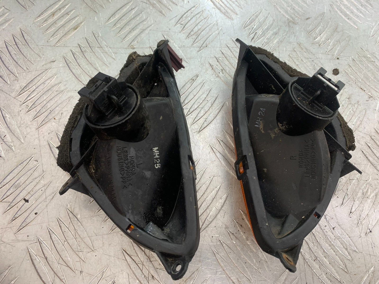 HONDA NT650 V DEAUVILLE FRONT INDICATORS   YEAR 1999 (CMB1268)