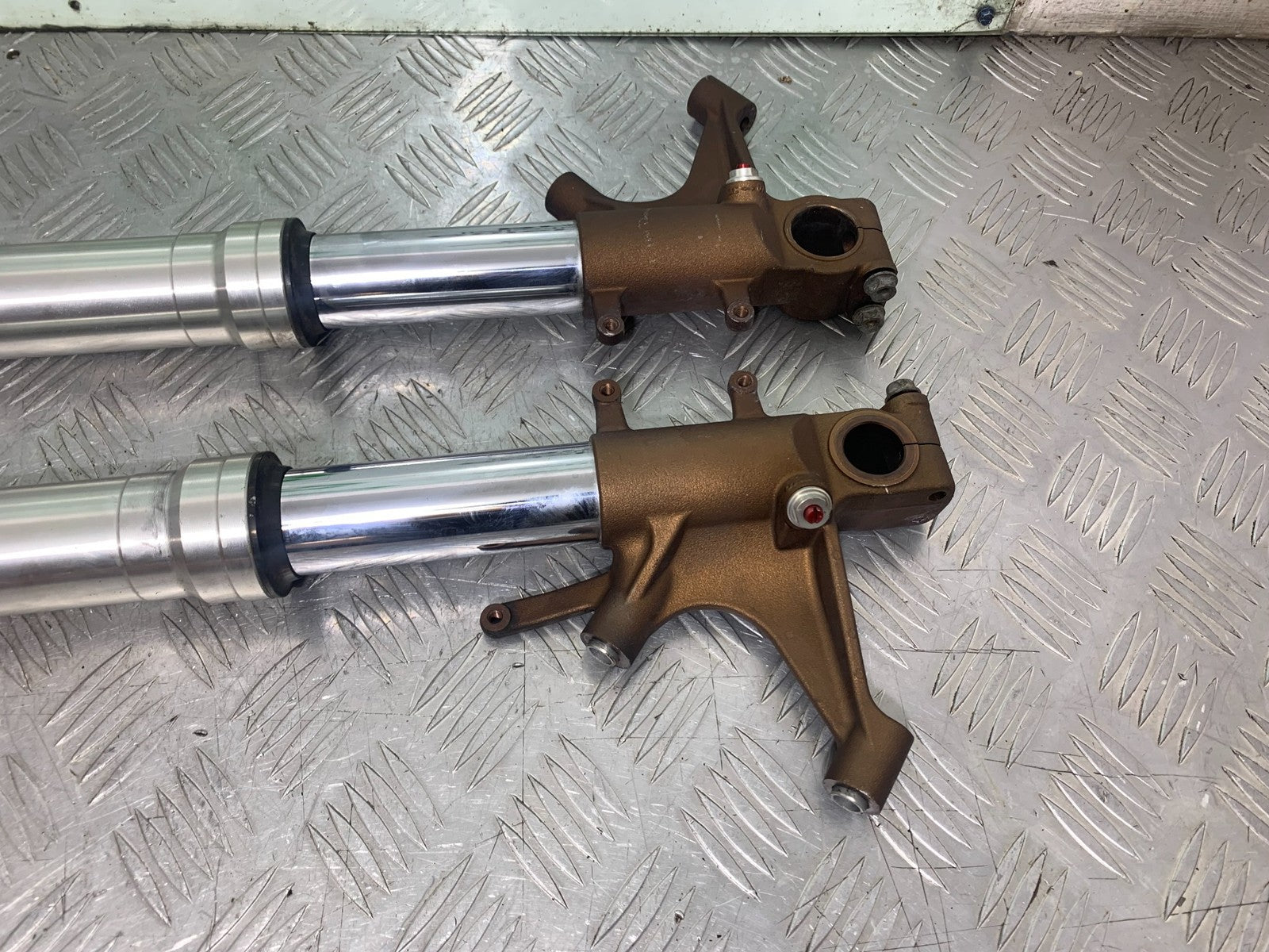 HONDA CBR1000 rr FIREBLADE FORKS   YEAR 2006 (CMB1220)