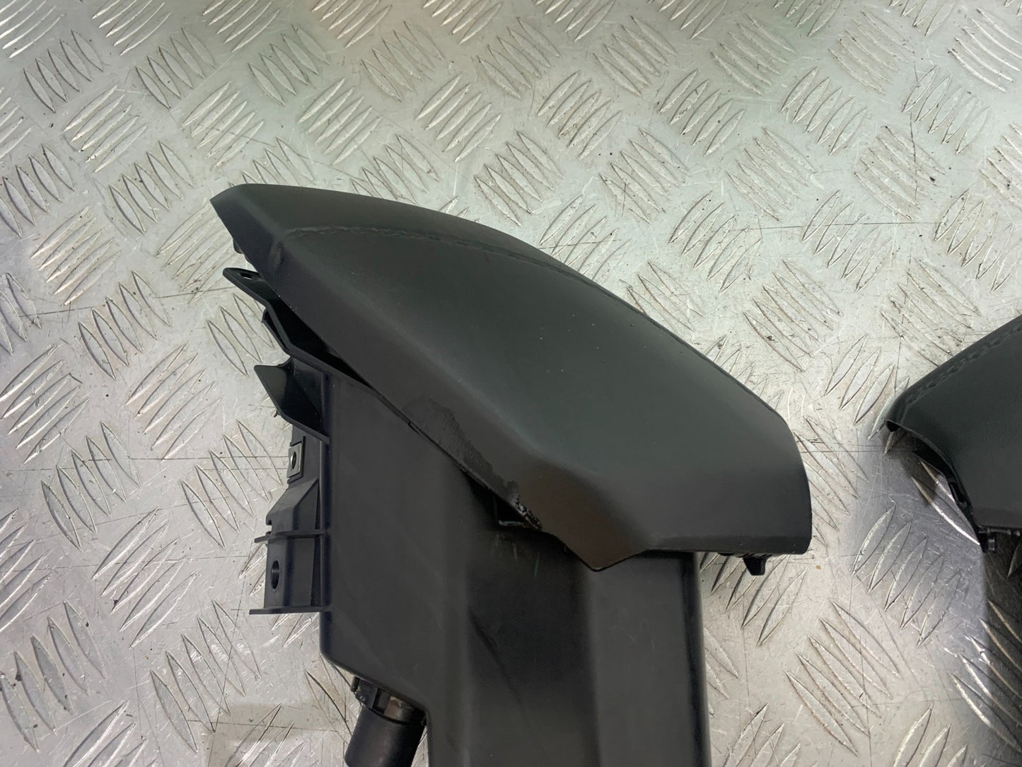 YAMAHA XMAX 300 LEFT AND RIGHT POCKETS  YEAR 2017-2020 (CMB1218)