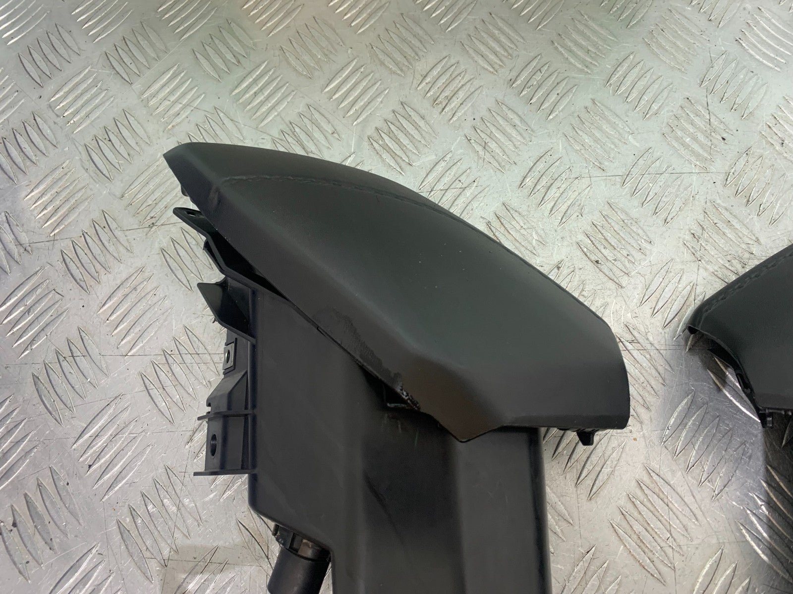 YAMAHA XMAX 300 LEFT AND RIGHT POCKETS  YEAR 2017-2020 (CMB1218)
