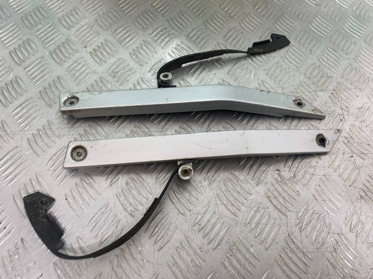KAWASAKI GPZ600 GPZ 600 LEFT & RIGHT FRAME INFILLS  YEAR 1988-90 (CMB1258)