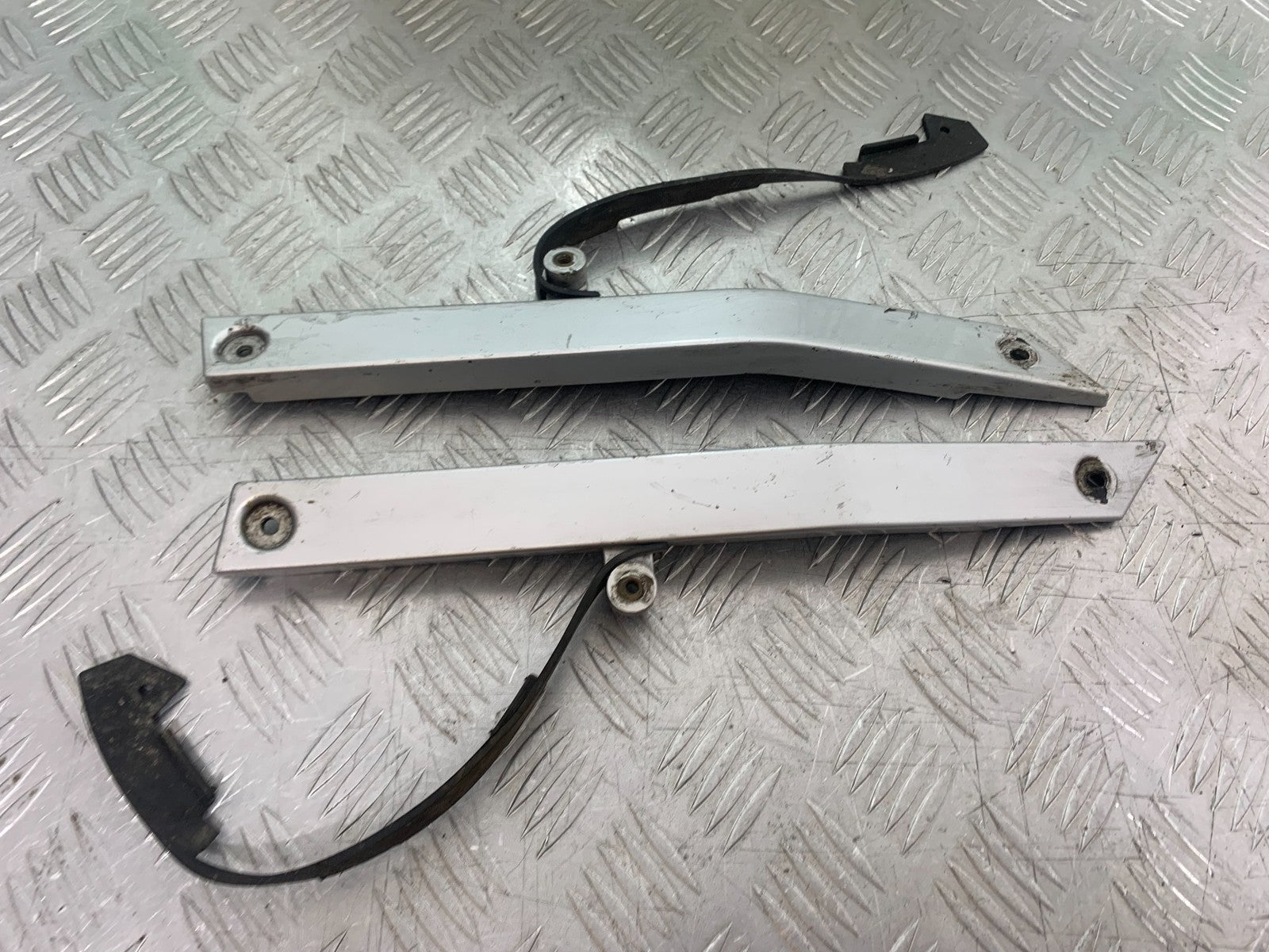 KAWASAKI GPZ600 GPZ 600 LEFT & RIGHT FRAME INFILLS  YEAR 1988-90 (CMB1258)