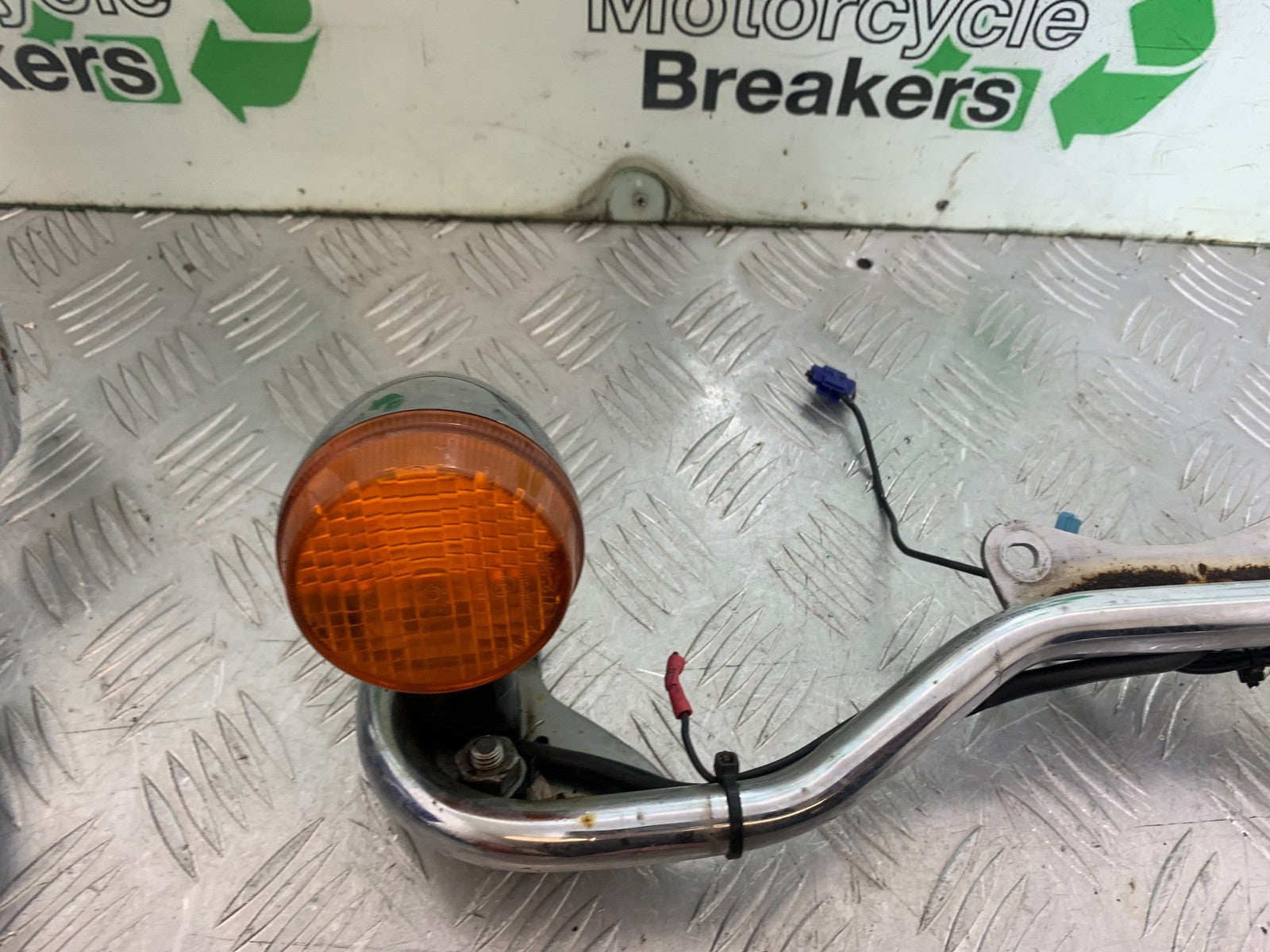 HONDA VT750 SHADOW FRONT INDICATORS AND BRACKET  YEAR 2003-2004 (CMB1265)