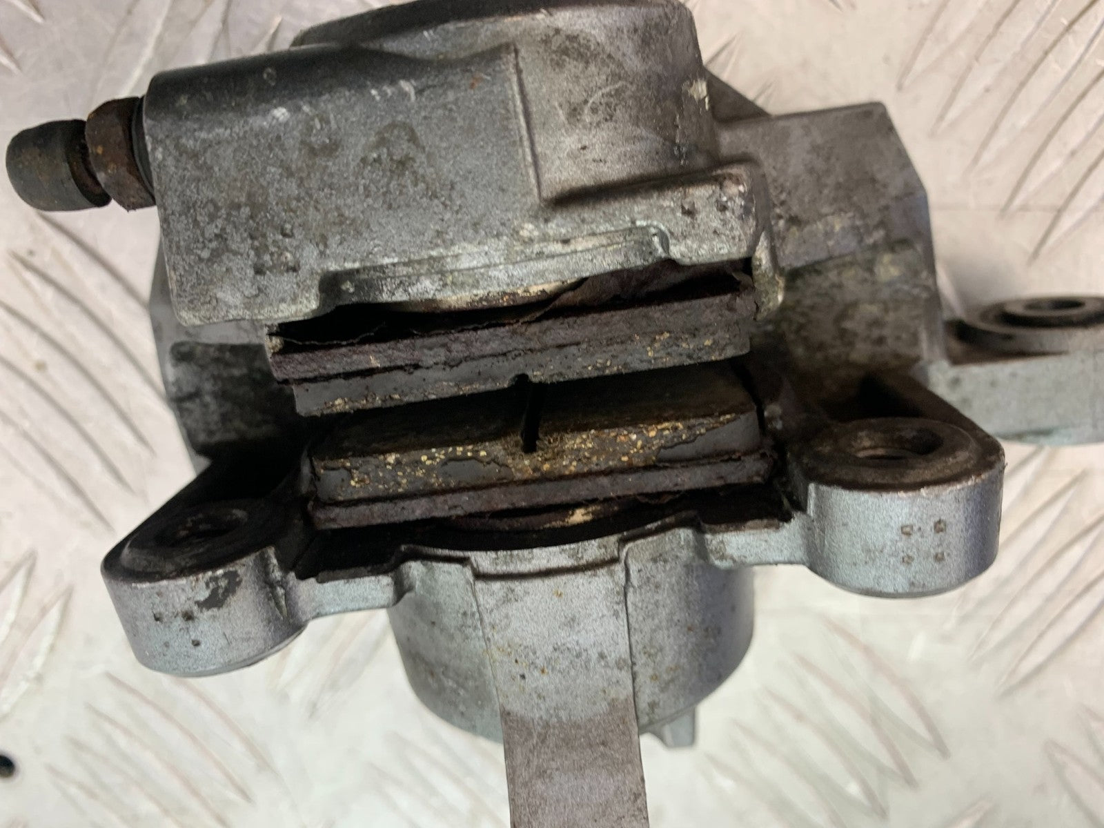 KAWASAKI ZZR1100 D REAR BRAKE CALIPER  YEAR 1993-2001 (CMB1189)