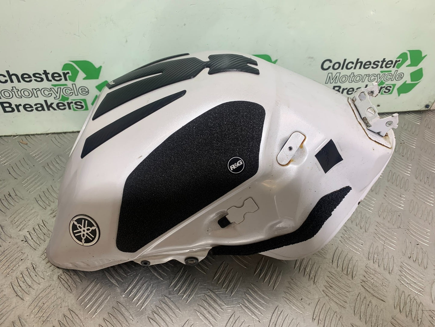 YAMAHA YZF R1 14 B BIG BANG PETROL TANK   2009-14 (CMB1175)