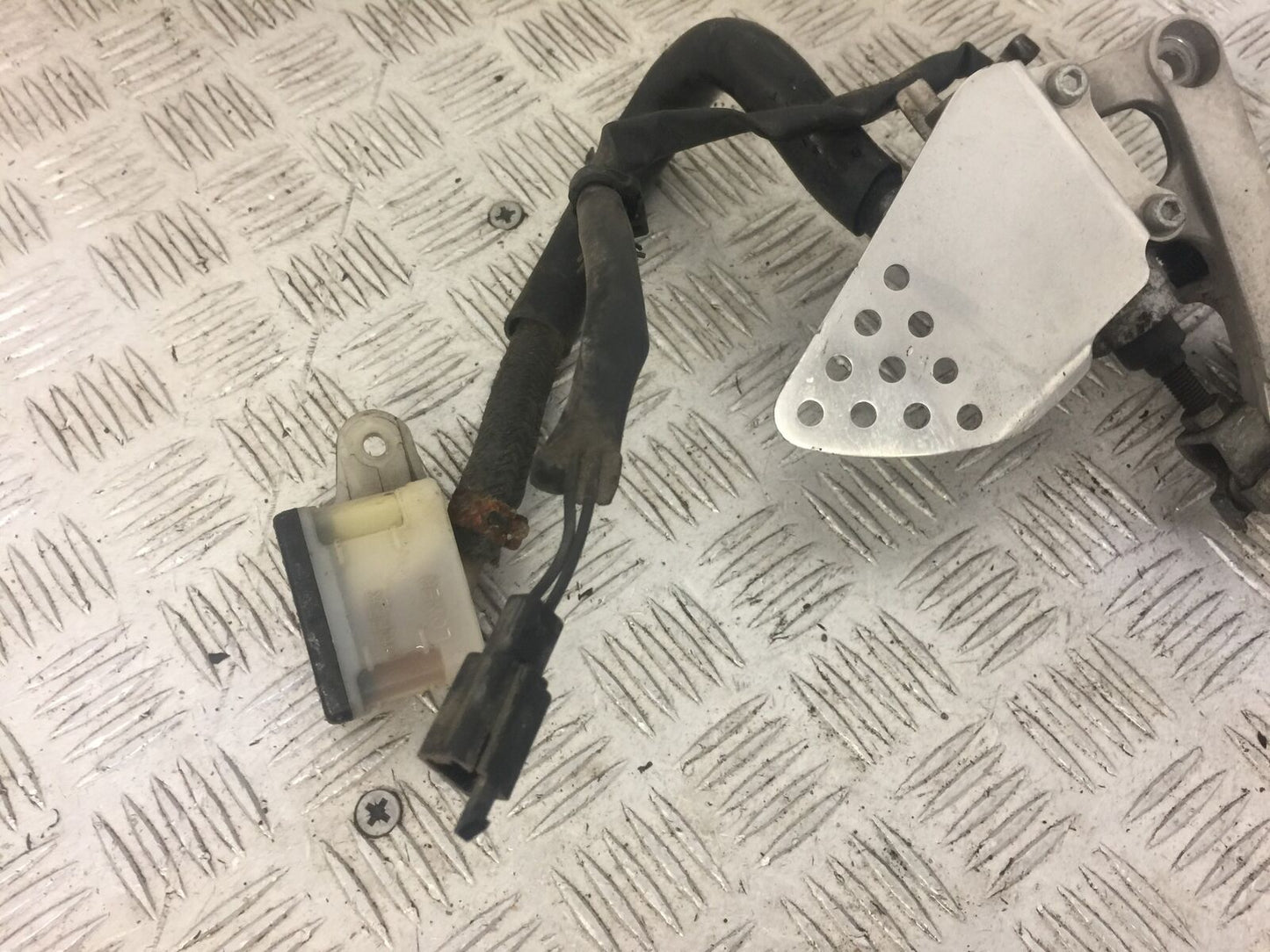 HONDA HONDA CBR400 RR FRONT RIGHT HANGER COMPLETE  YEAR 1990-95(STOCK 624)