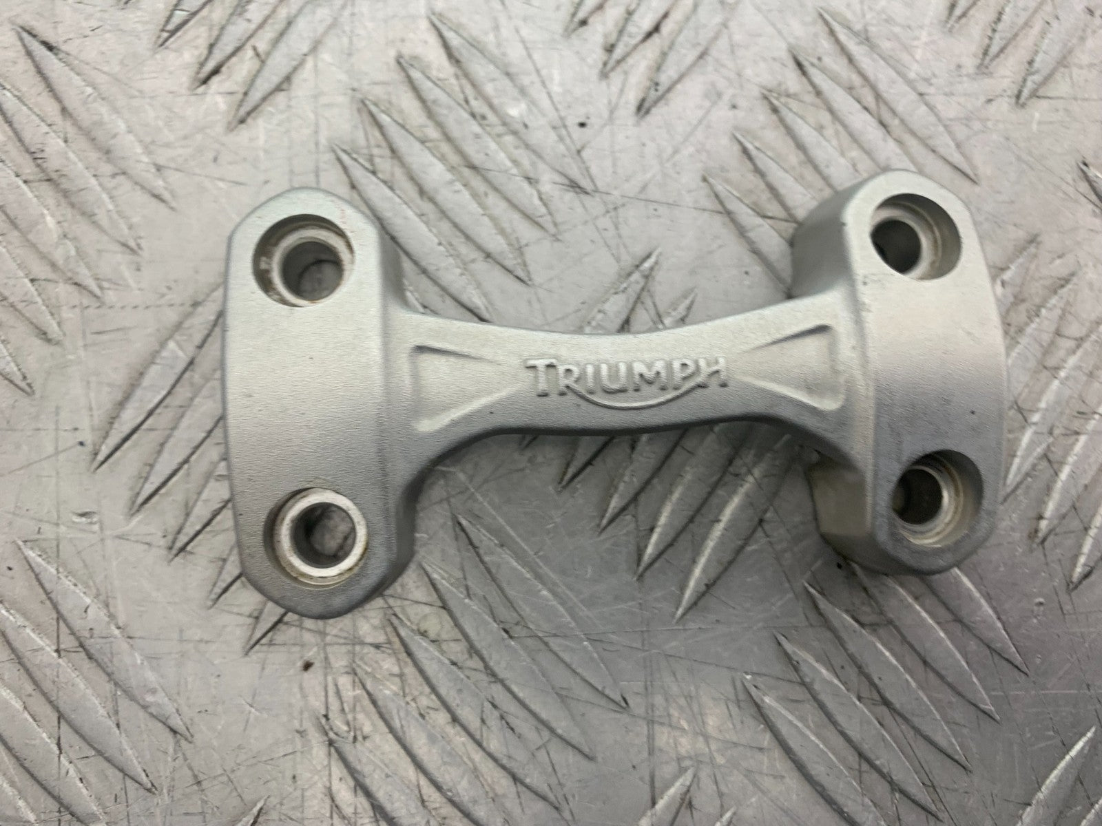 TRIUMPH 675 STREET TRIPLE RX HANDLEBAR CLAMP   2015- 2017 (CMB1299)