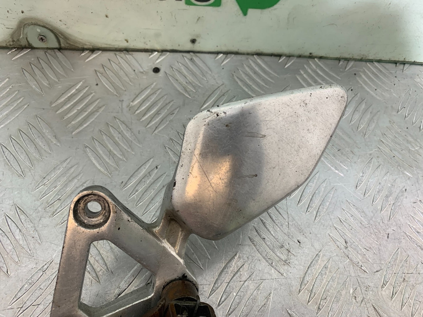 YAMAHA FZS600 FAZER 600 FRONT LEFT HANGER YEAR 1998-2001 (CMB1267)