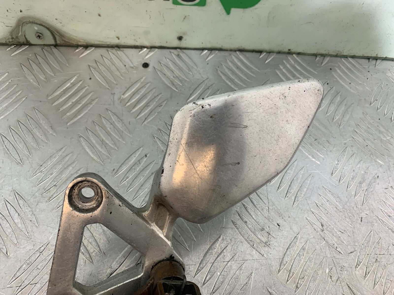 YAMAHA FZS600 FAZER 600 FRONT LEFT HANGER YEAR 1998-2001 (CMB1267)