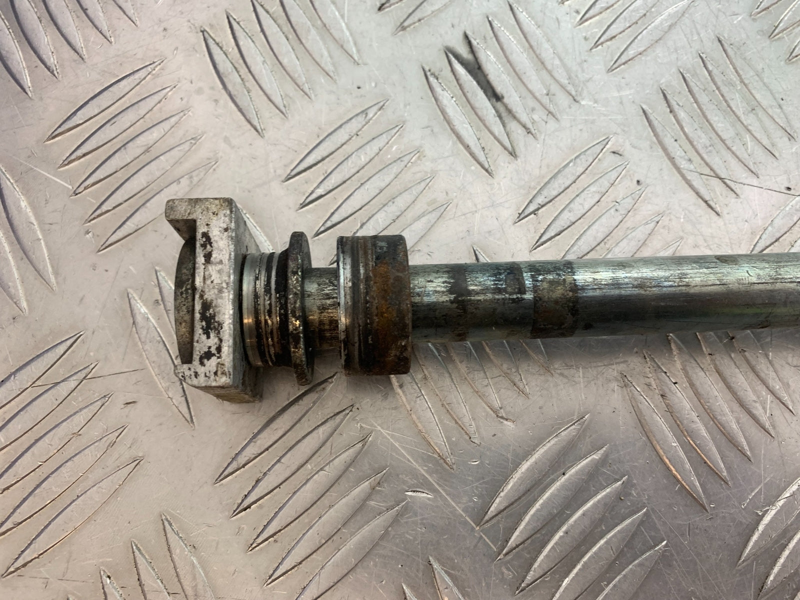 SUZUKI GSF1200  GSF 1200 BANDIT REAR WHEEL SPINDLE  YEAR 1997-2000 (CMB1149)