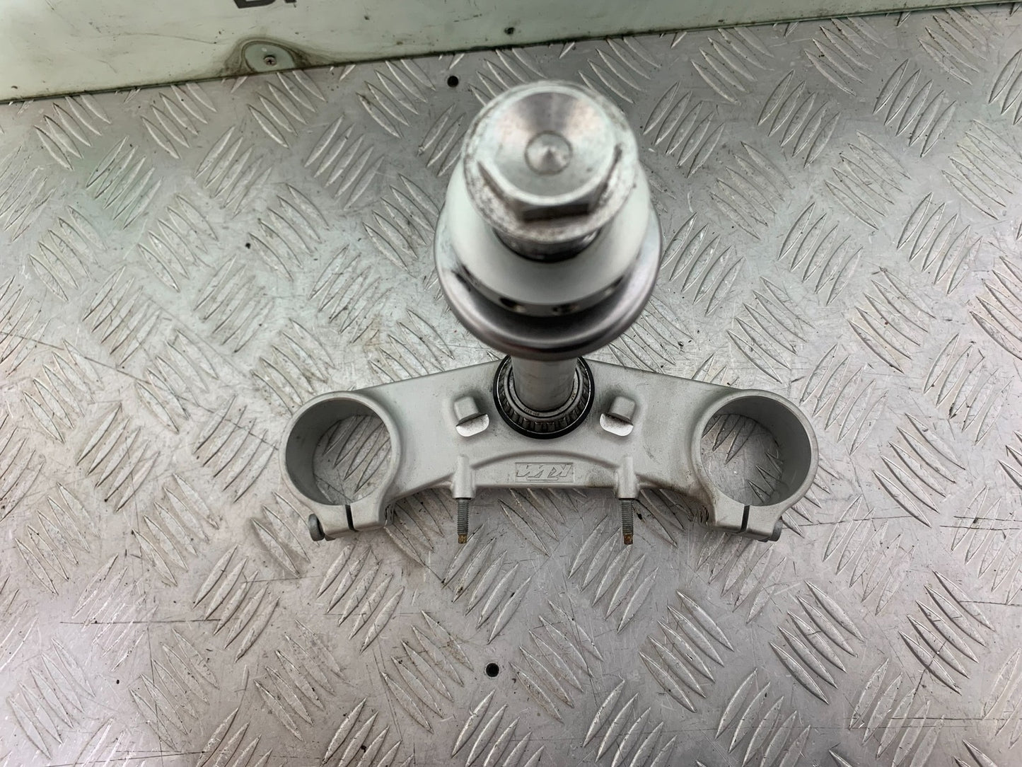 KTM 690 DUKE R LC4 BOTTOM YOKE YEAR 2012-2015  (CMB1180)