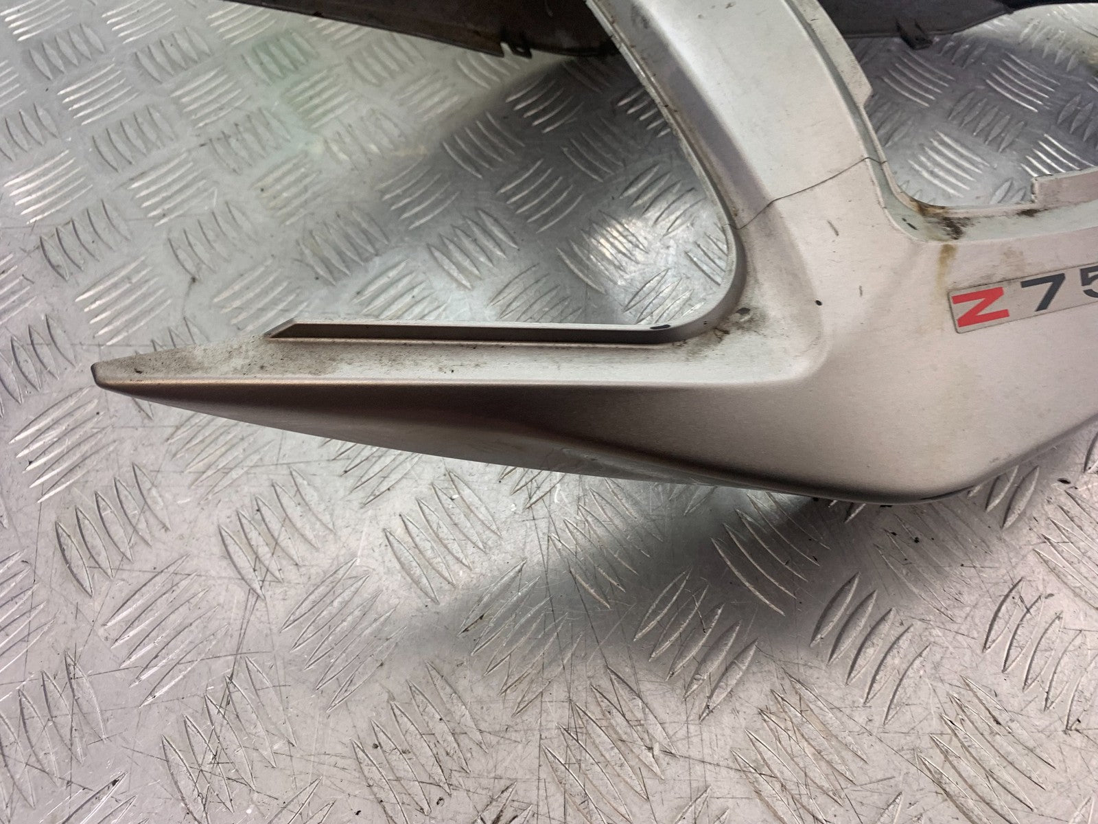 KAWASAKI Z750 Z 750 TAIL PIECE SEAT UNIT  YEAR 2004-2006  (CMB1234)