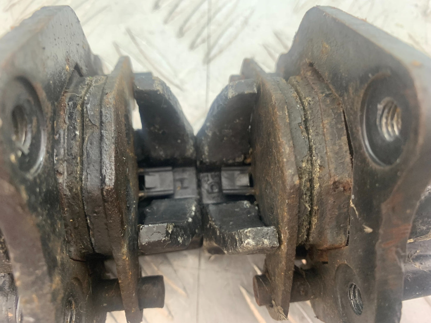 KAWASAKI GT550 GT 550 FRONT BRAKE CALIPERS  YEAR 1984-87 (CMB1141)
