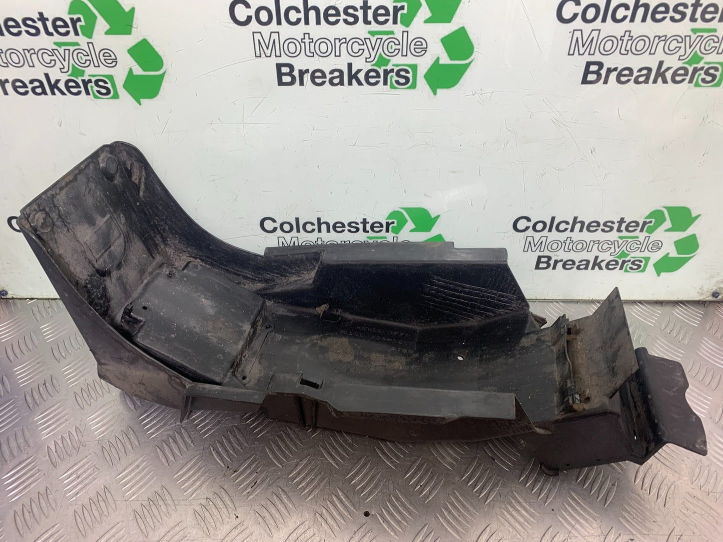 HONDA VFR800 PRE V-TEC REAR MUDGUARD   YEAR 1998-2001 (CMB1233)