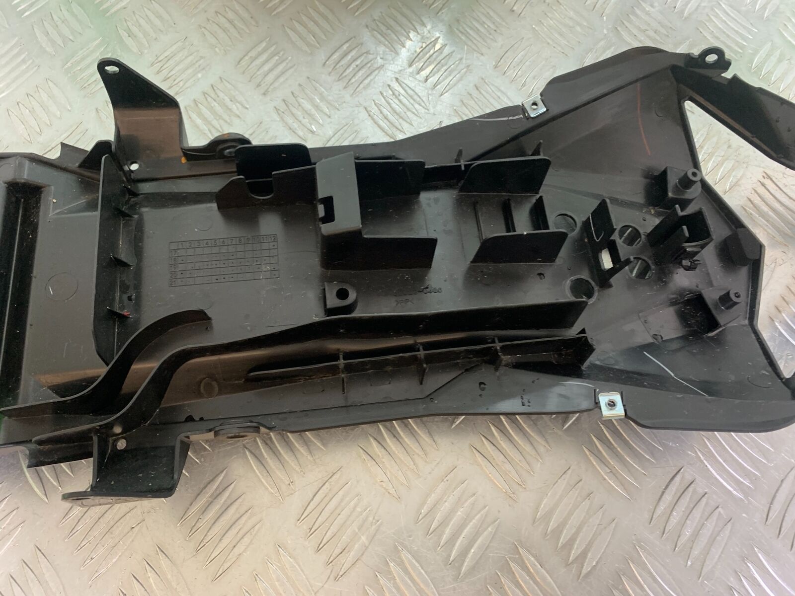 KAWASAKI NINJA 400 EX 400 UNDERTRAY  YEAR 2024 (CMB1075)