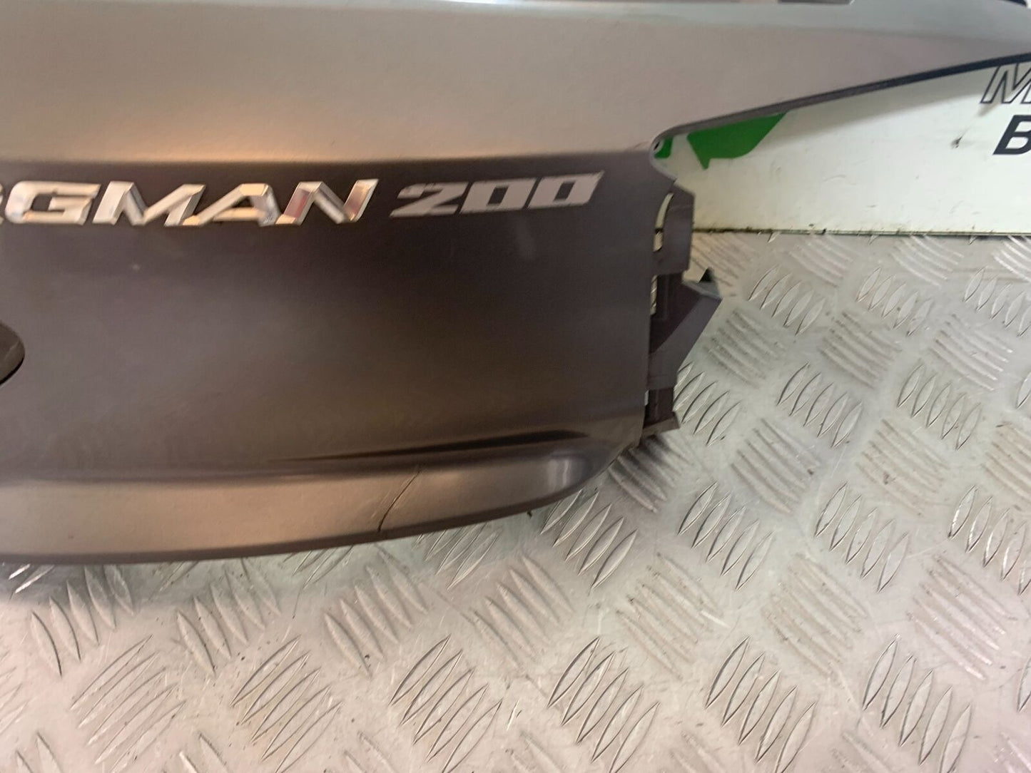 SUZUKI AN 200 UN 200 BURGMAN LEFT SEAT PANEL YEAR 2007-09 (CMB1128)