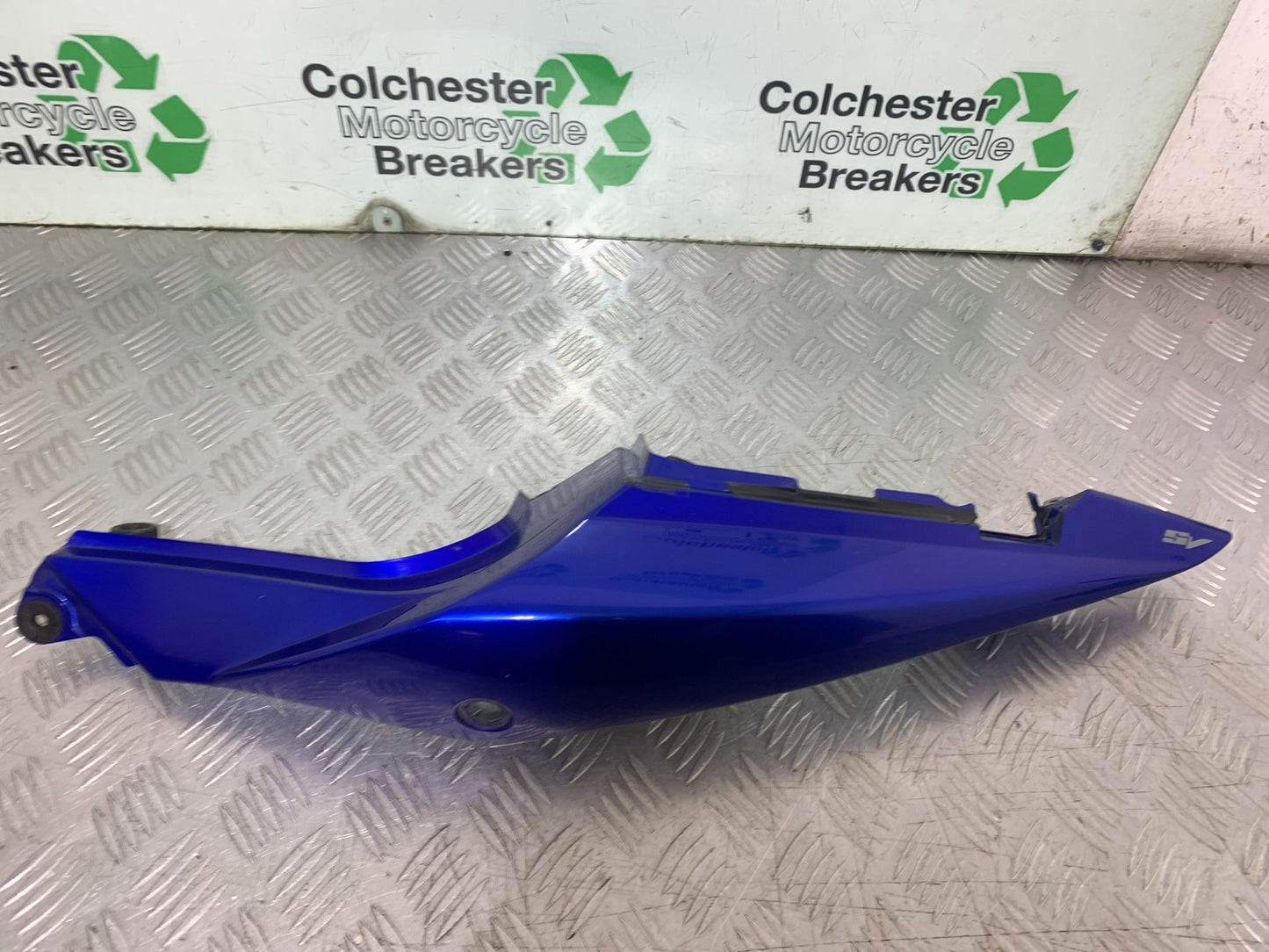SUZUKI SV1000 SV 1000 LEFT SEAT PANEL YEAR 2003-2007 (CMB1293)