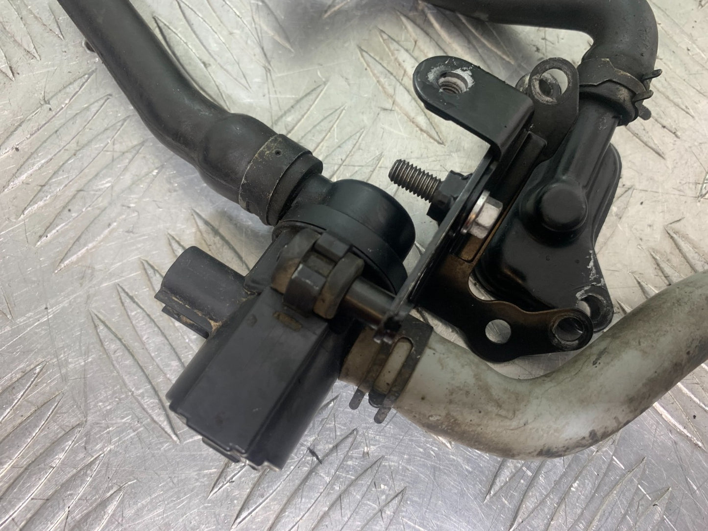 TRIUMPH 675 STREET TRIPLE AIR VALVE   2013-2016 (CMB1186)