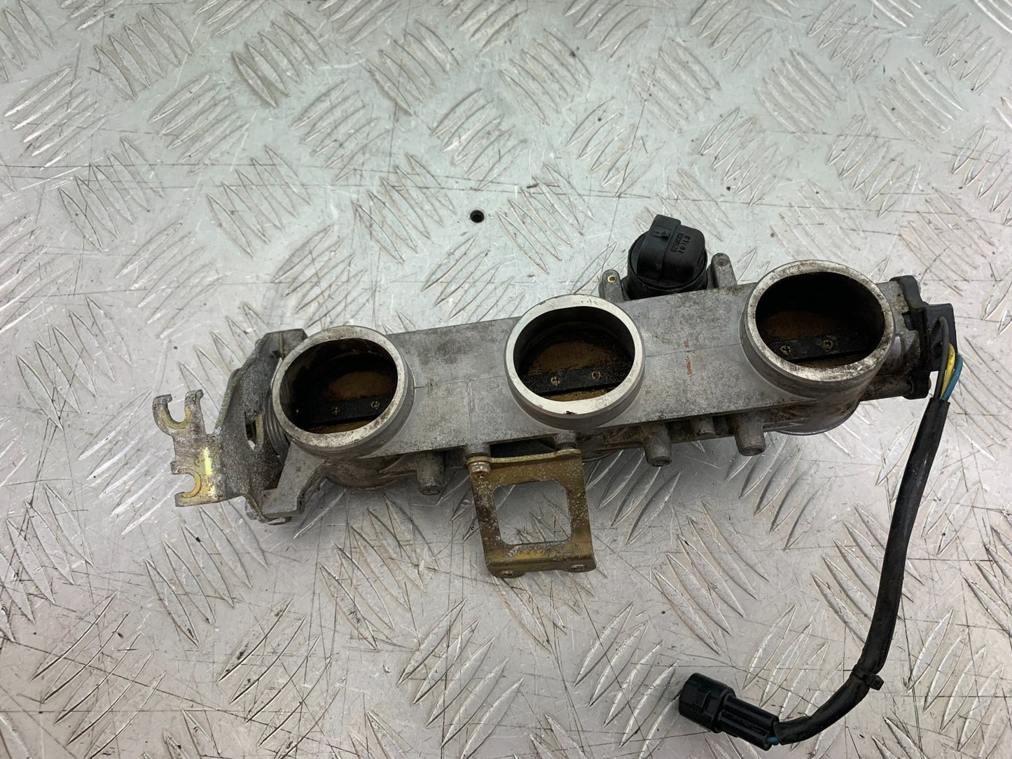 TRIUMPH 955i SPRINT ST THOTTLE BODIES  YEAR 1999-04 (CMB1230)