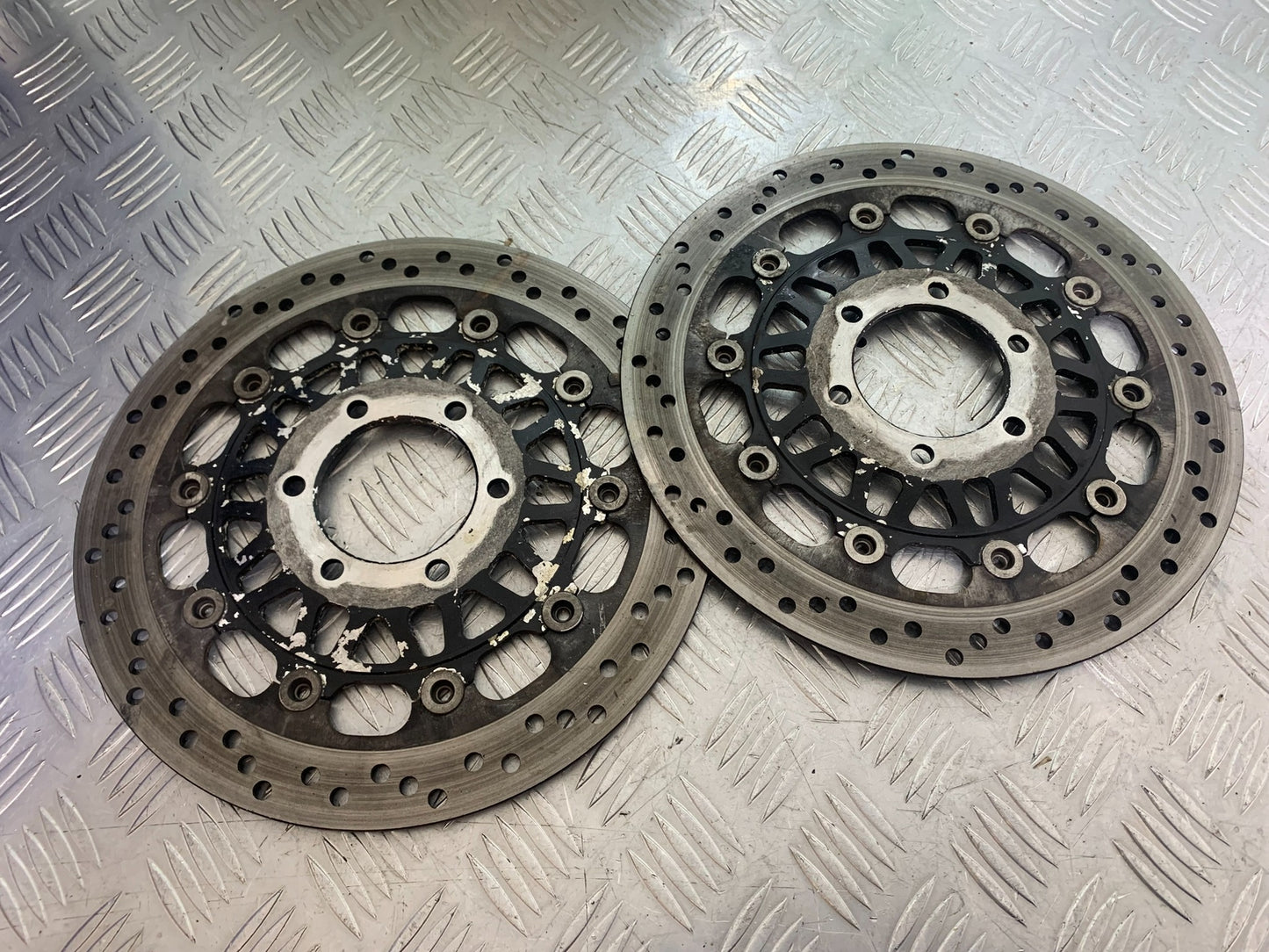 TRIUMPH 955i SPRINT ST FRONT BRAKE DISCS   YEAR 1999-2004 (CMB1124)