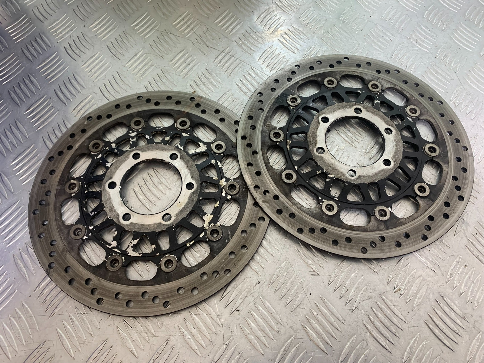 TRIUMPH 955i SPRINT ST FRONT BRAKE DISCS   YEAR 1999-2004 (CMB1124)