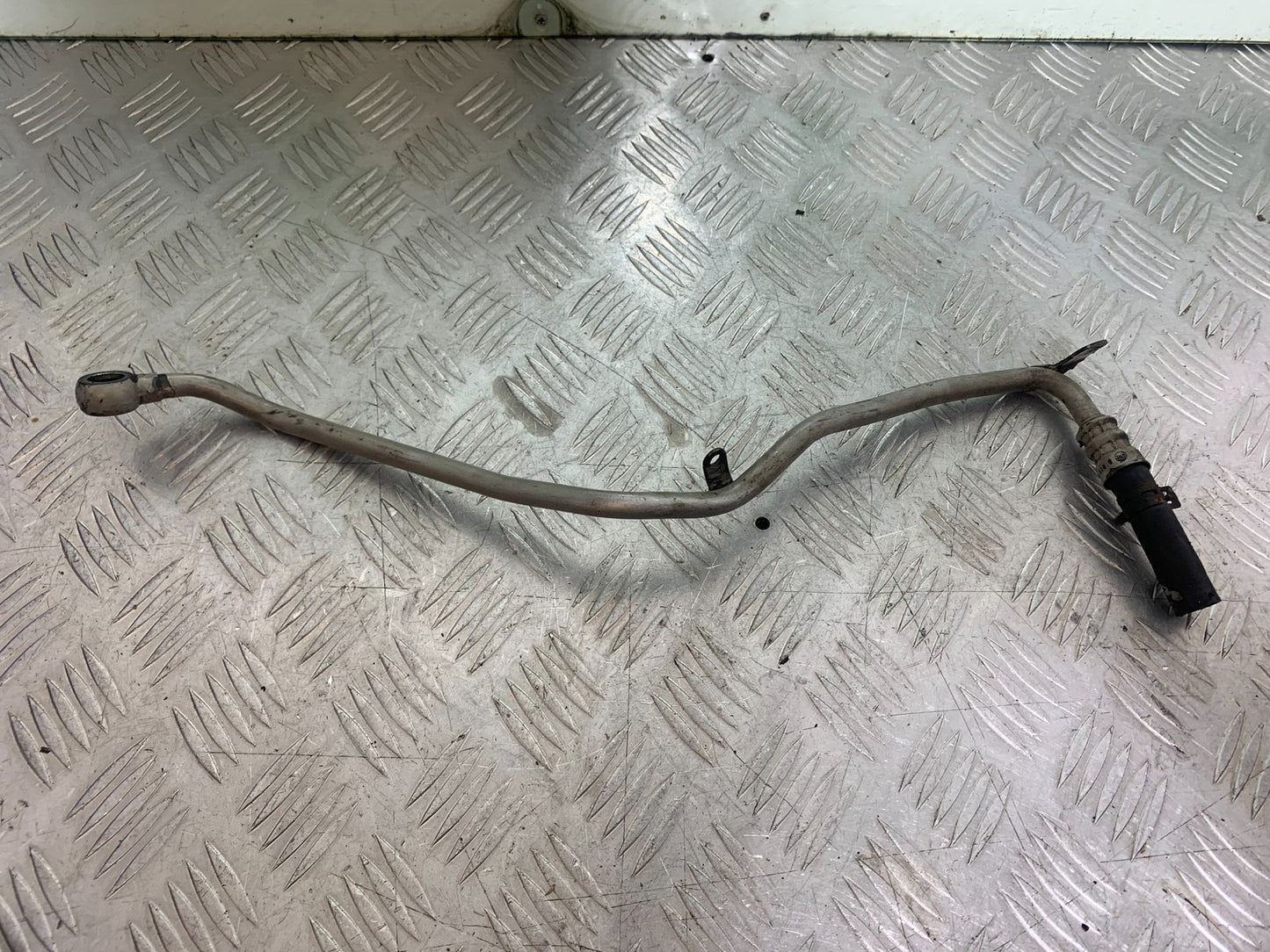 BMW R850 R R850R OIL COOLER PIPE  YEAR 1994-2002 (CMB1170)