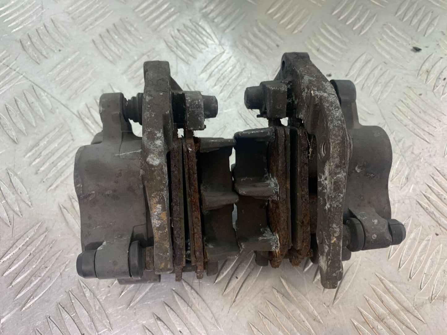 HONDA CB600 CB 600 HORNET FRONT BRAKE CALIPERS    YEAR 1998 -2002 (CMB1126)