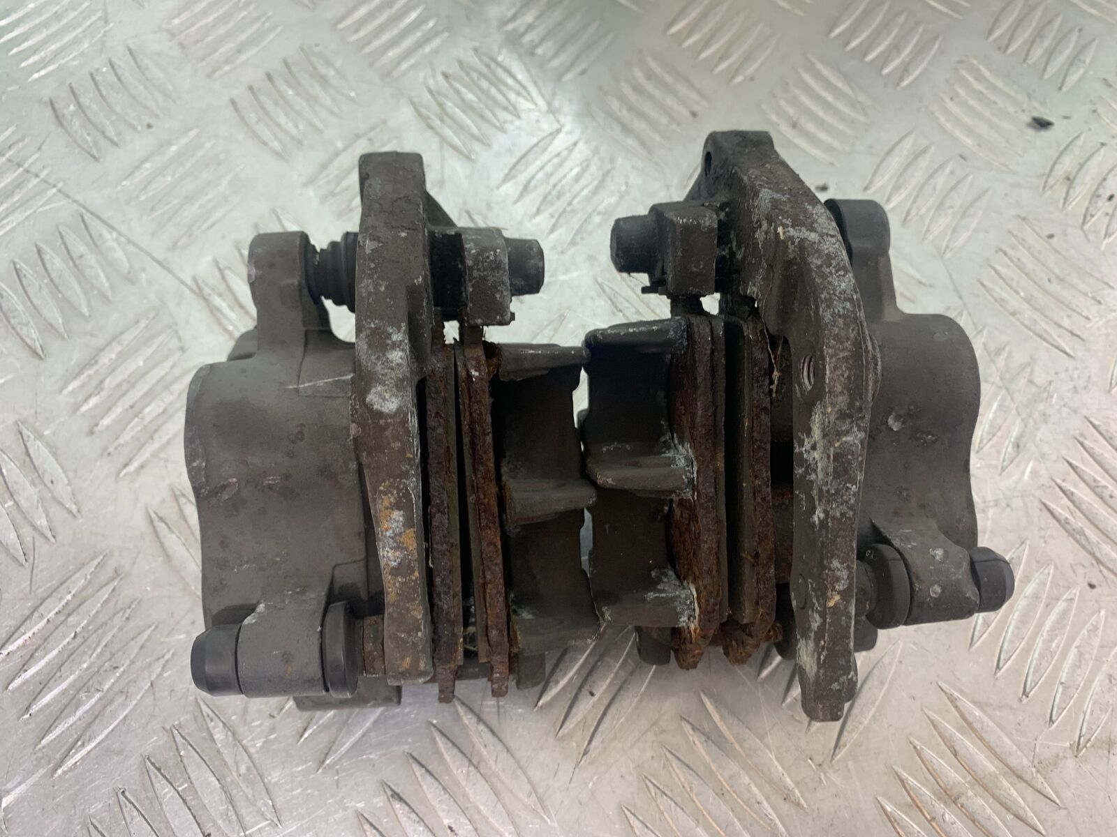 HONDA CB600 CB 600 HORNET FRONT BRAKE CALIPERS    YEAR 1998 -2002 (CMB1126)