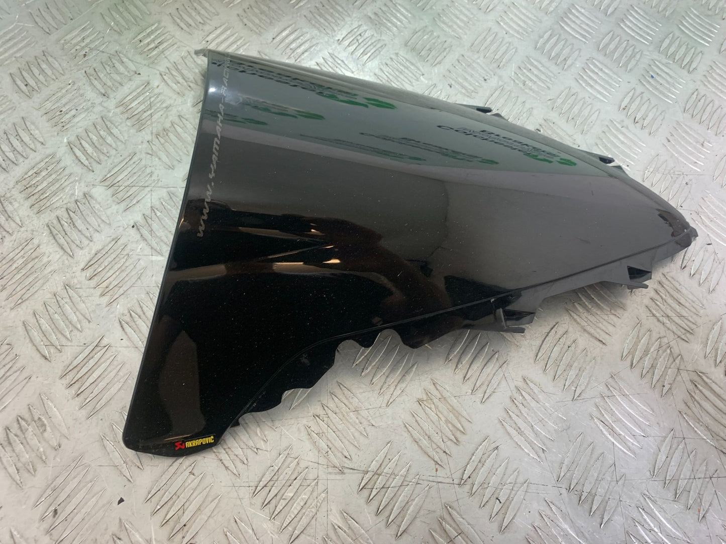 YAMAHA YZF R1 14 B BIG BANG SCREEN  2009-14 (CMB1175)