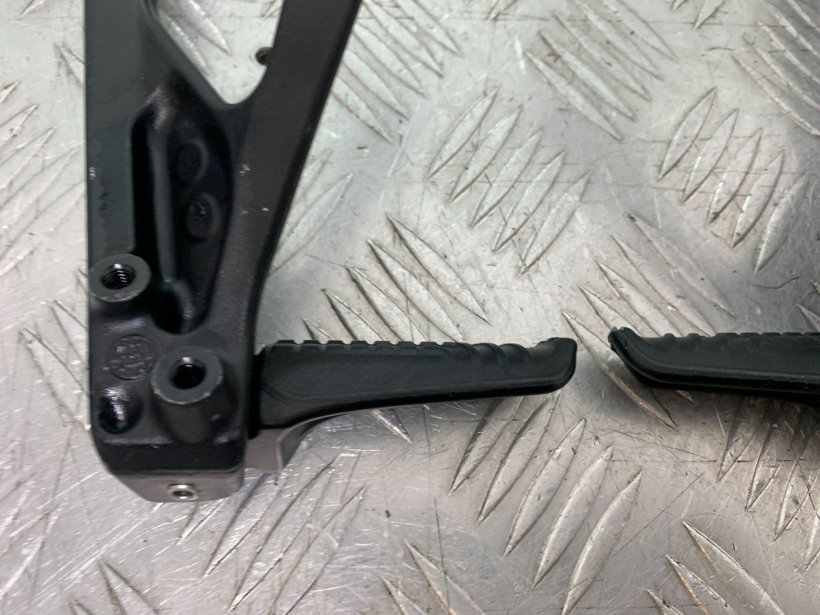 KTM 1290 SUPER DUKE R REAR HANGERS AND PEGS    YEAR 2020-2024 (CMB1272)