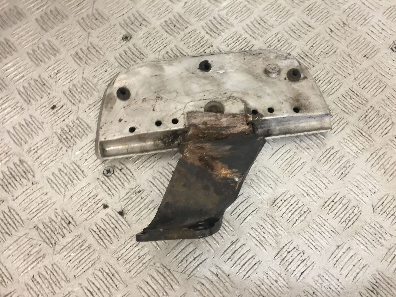 HONDA VTX1300 S LEFT FOOTBOARD  YEAR 2004-09 (STOCK 749)