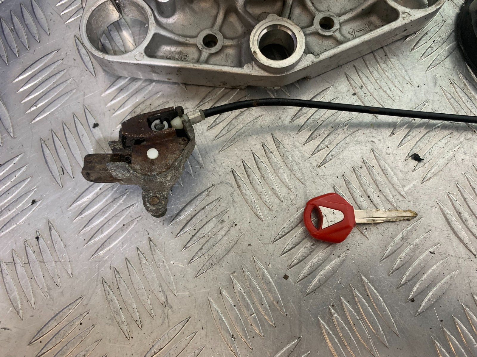 YAMAHA XJR1300 XJR 1300 LOCKS AND KEY   YEAR  1999-2003 (CMB1119)