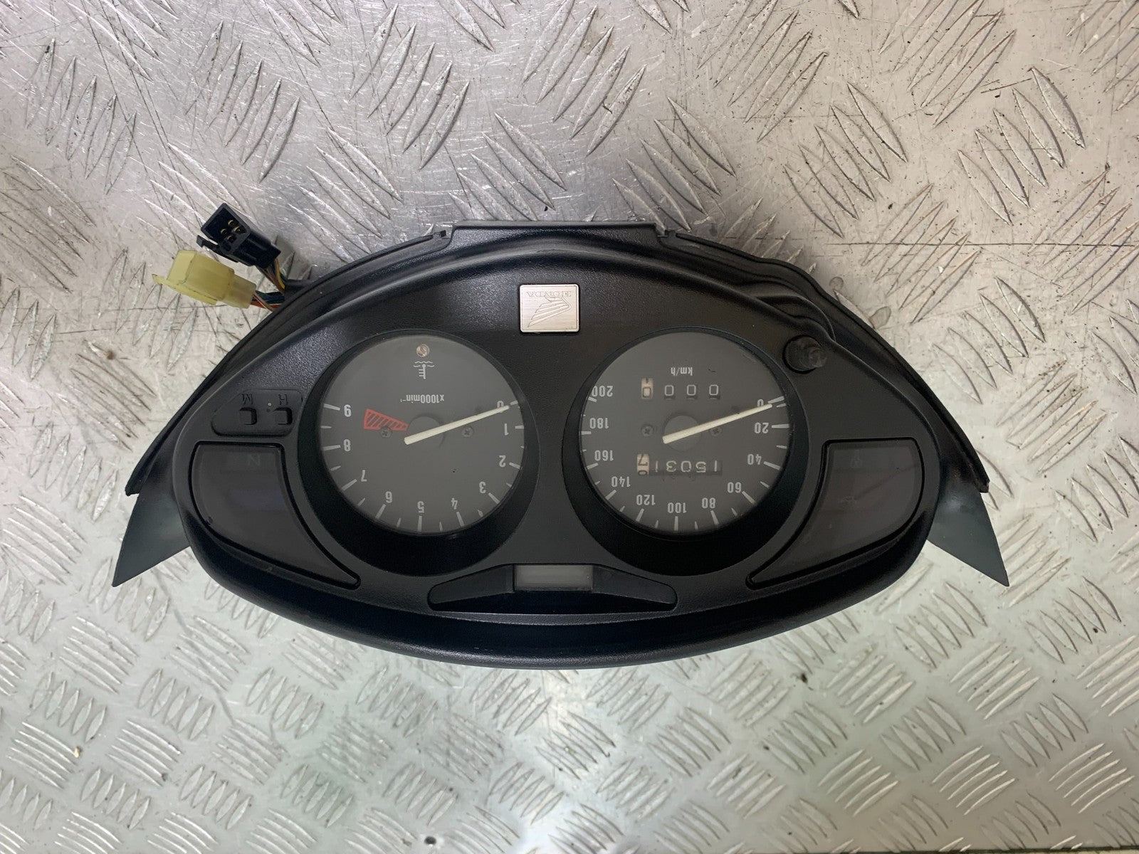 HONDA NT650 V DEAUVILLE CLOCKS SPEEDO DASH  (15,031 MILES)YEAR 1998-01(CMB1320)