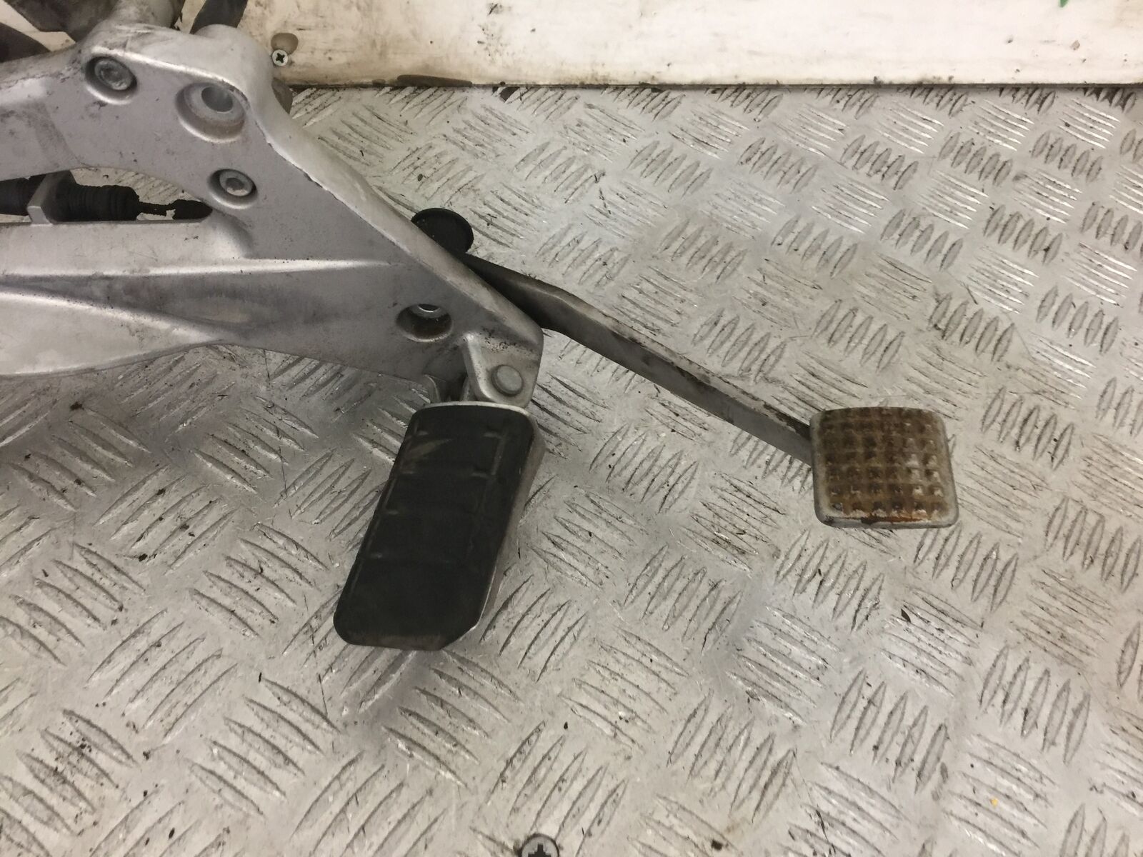 HONDA NT650 V DEAUVILLE RIGHT HANGER YEAR 1998-06 (STOCK NO 843)