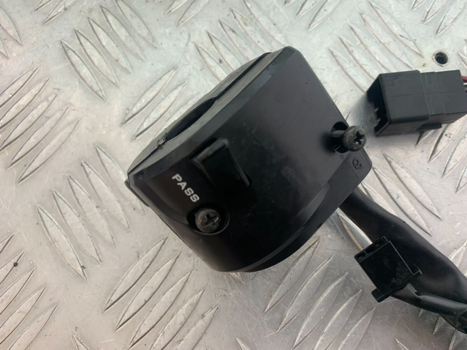 KAWASAKI Z800 Z 800 LEFT SWITCH GEAR   YEAR 2013-2017 (CMB1059)