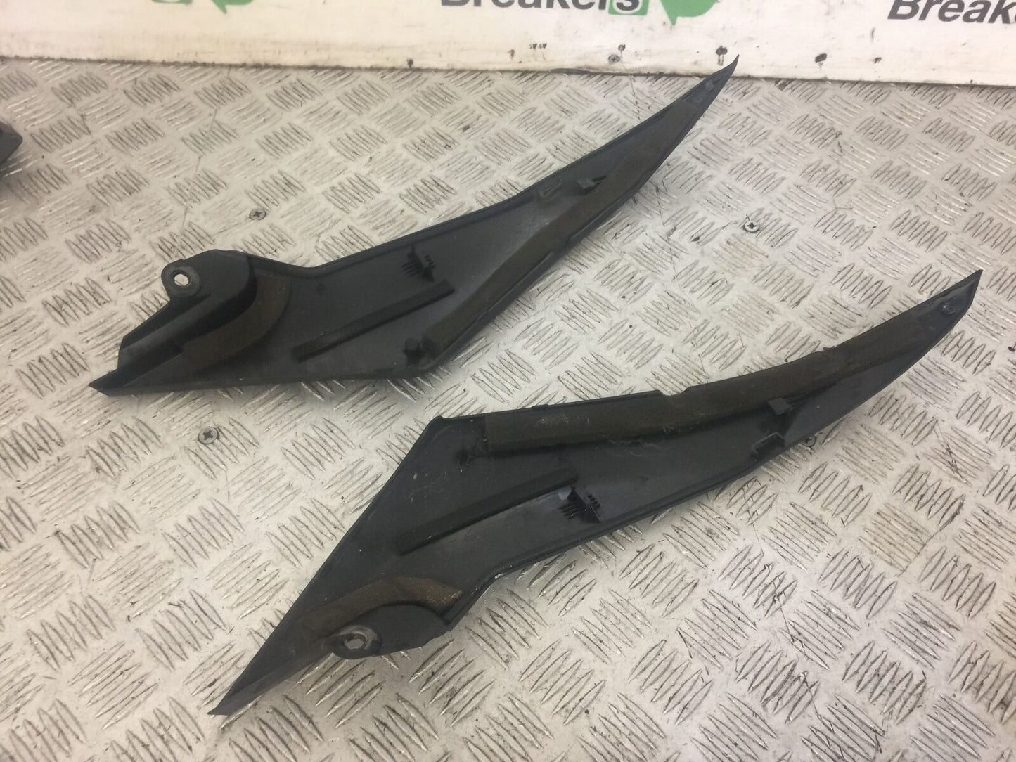 YAMAHA R6 LEFT AND RIGHT SIDE INFILLS  YEAR 2008-2014 (STOCK 637)