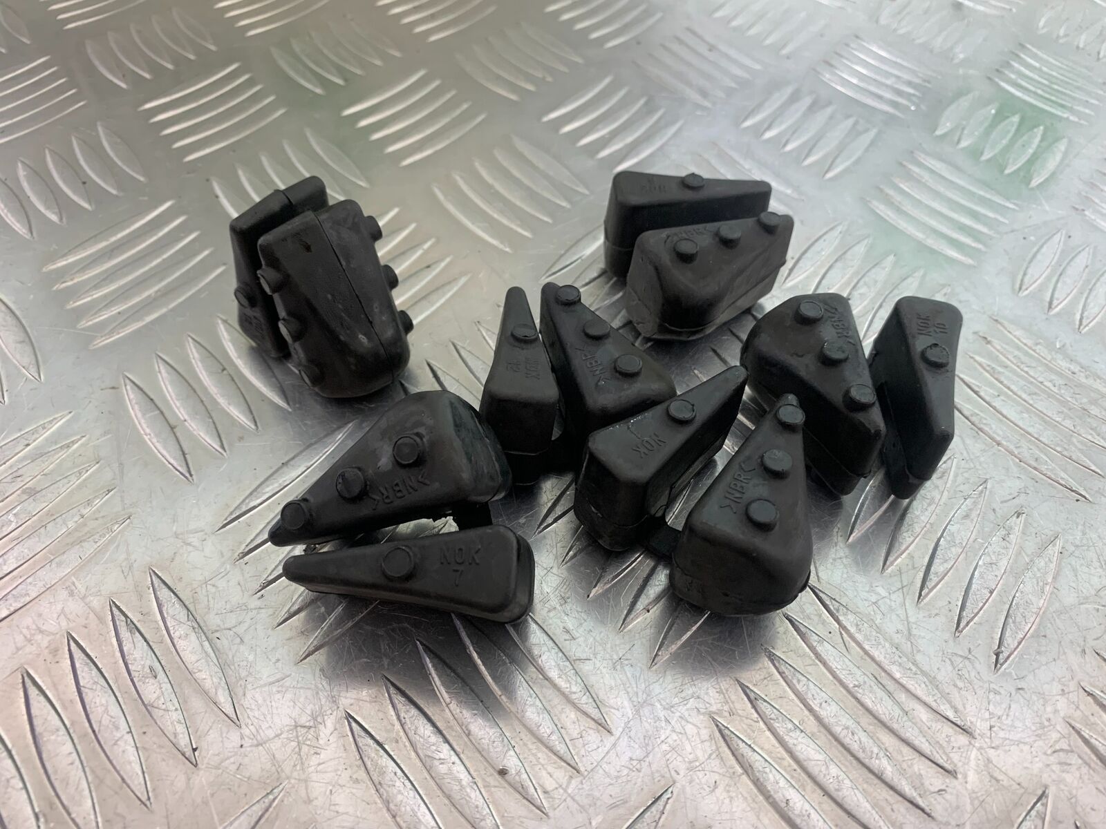 YAMAHA MT07 MT-07 CUSH DRIVE RUBBERS YEAR 2014 (STOCK 995)