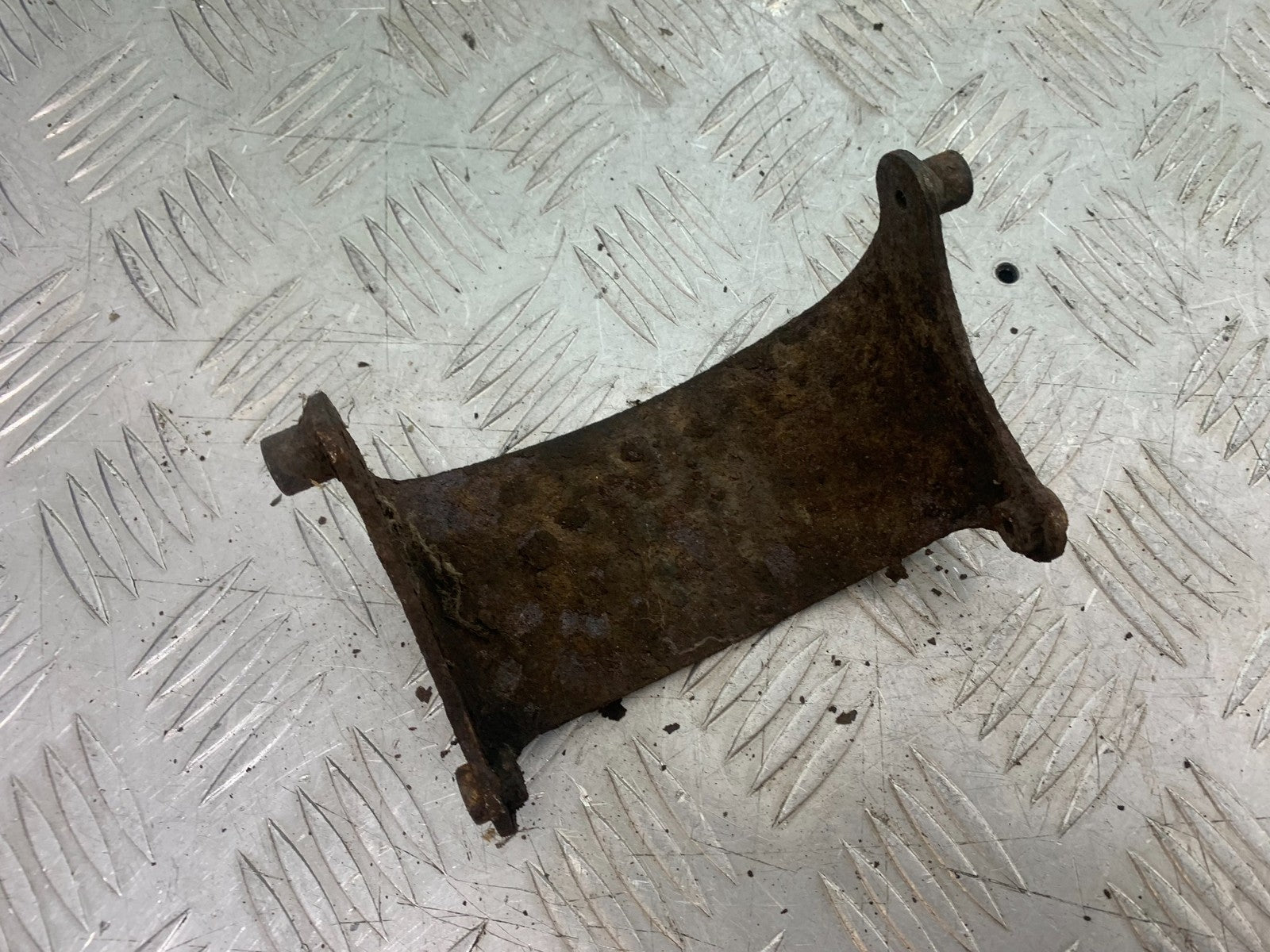 HONDA ST1100 PAN EUROPEAN FRONT MUDGUARD BRACE 1993-2001 (CMB1195)