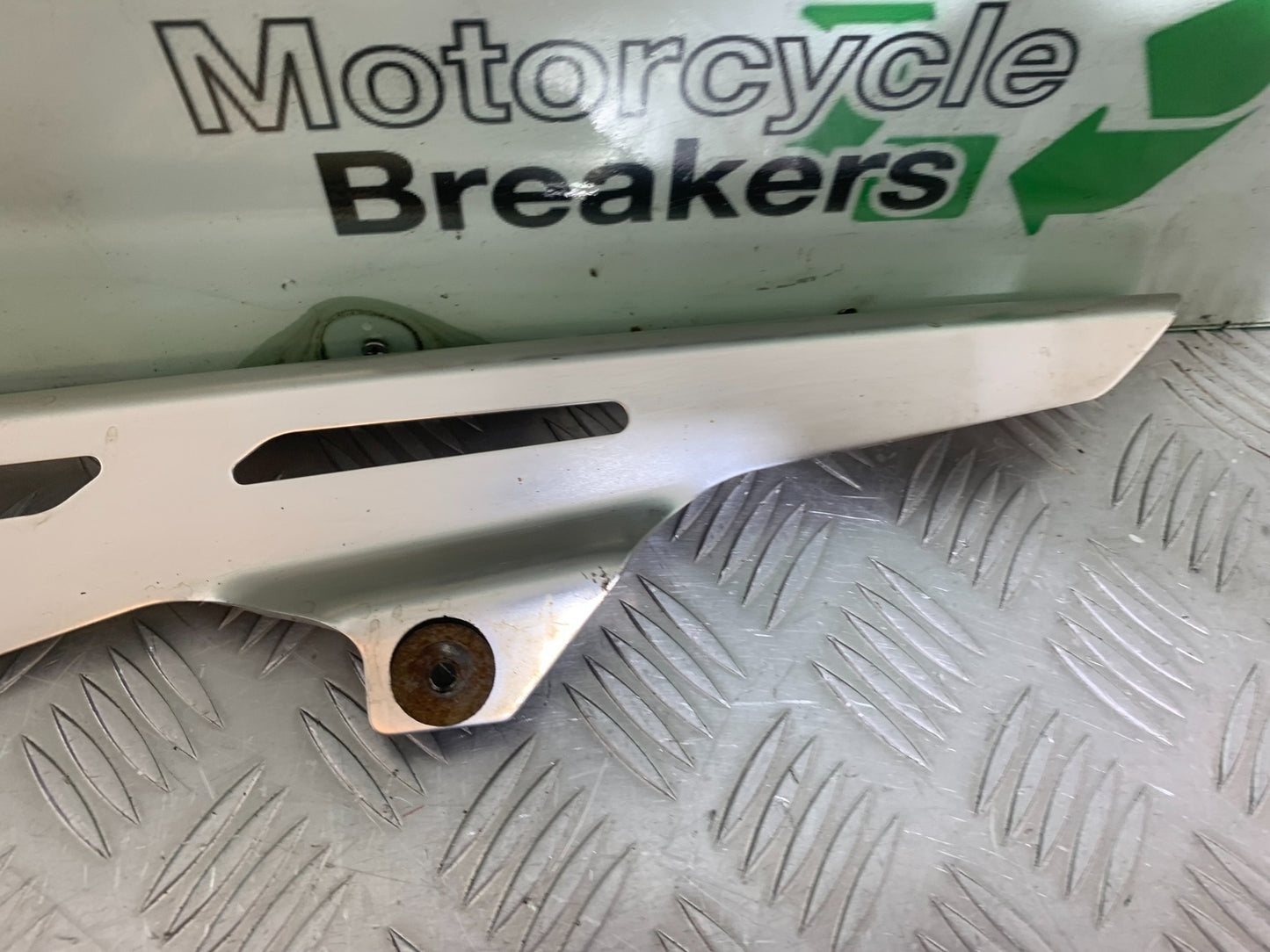 SUZUKI GSF1200  GSF 1200 BANDIT CHAIN GUARD YEAR 1997-2000 (CMB1149)