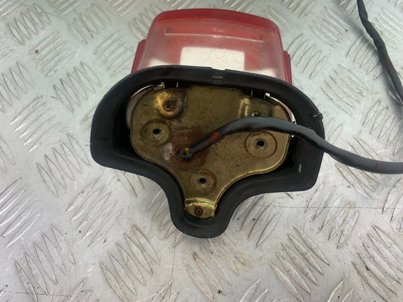 YAMAHA XV535 XV 535 VIRAGO REAR LIGHT   YEAR 1994-02 (CMB1162)