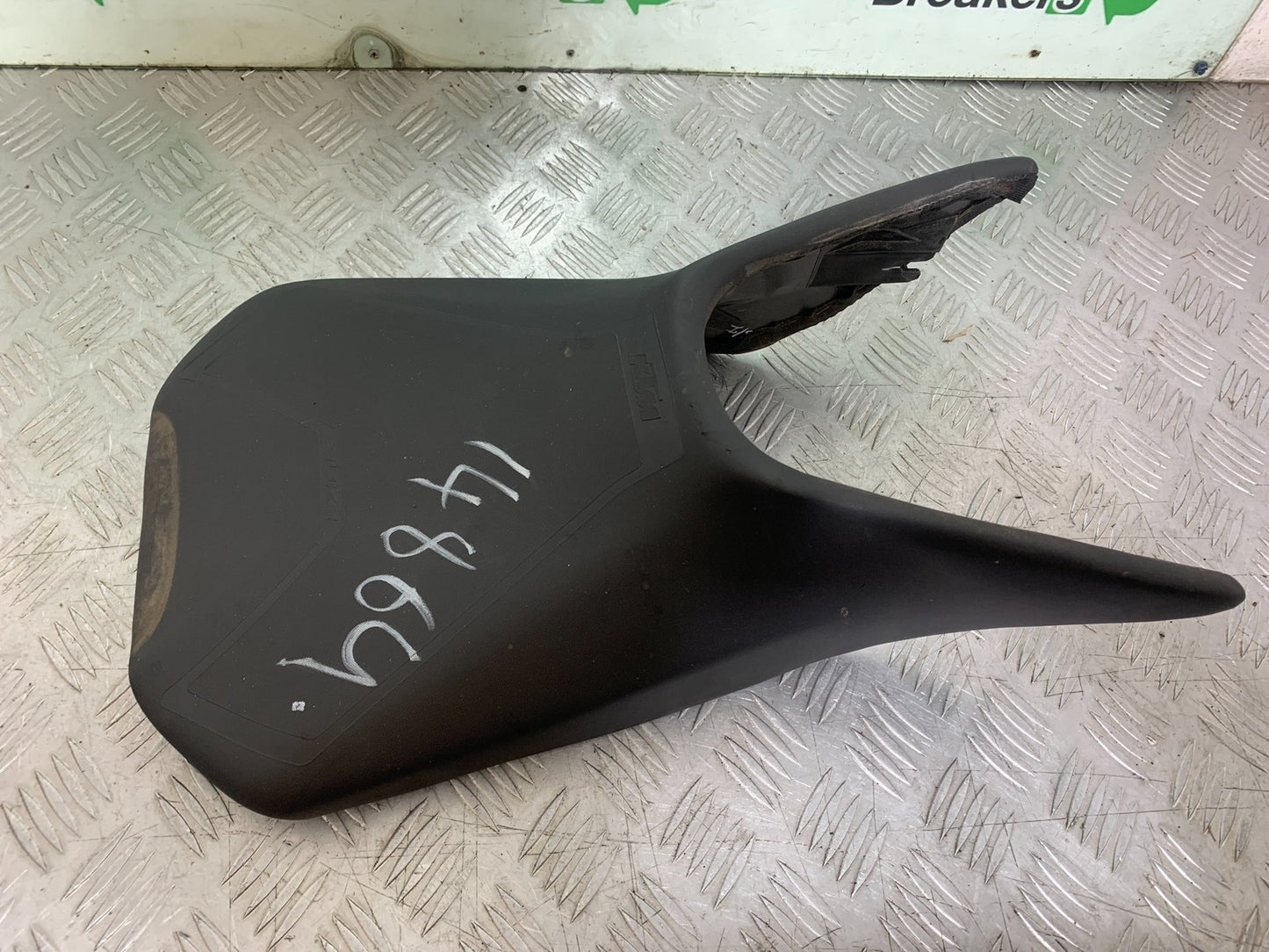 KTM 125 DUKE FRONT SEAT  YEAR 2018-2023 (CMB1185)