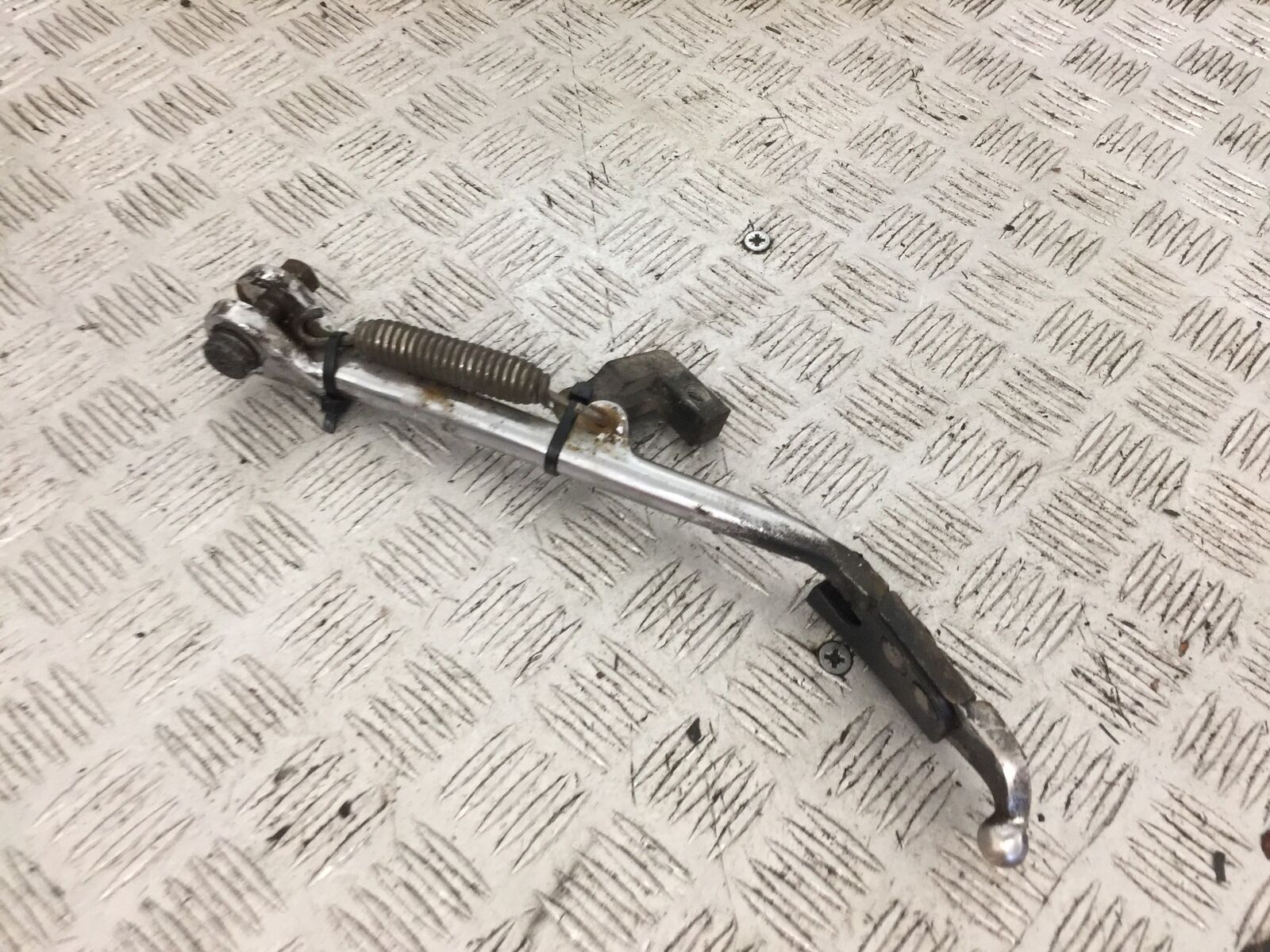 VICTORY V92 C SIDE STAND YEAR 2004 (STOCK 765)