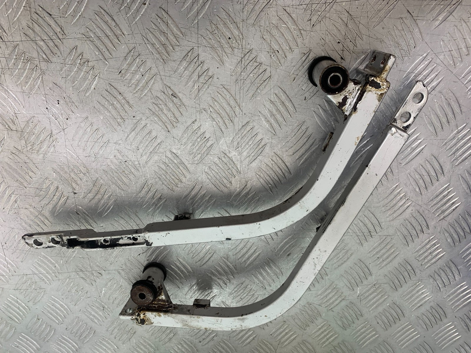 KAWASAKI GPZ600 GPZ 600 FRAME RAILS  YEAR 1988-90 (CMB1258)