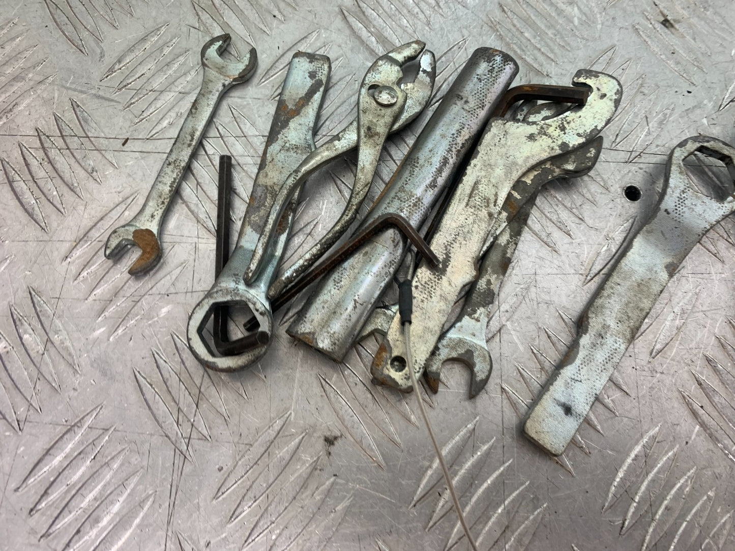 YAMAHA XJ6 XJ6-S TOOL KIT   YEAR 2009-2015  (CMB1212)