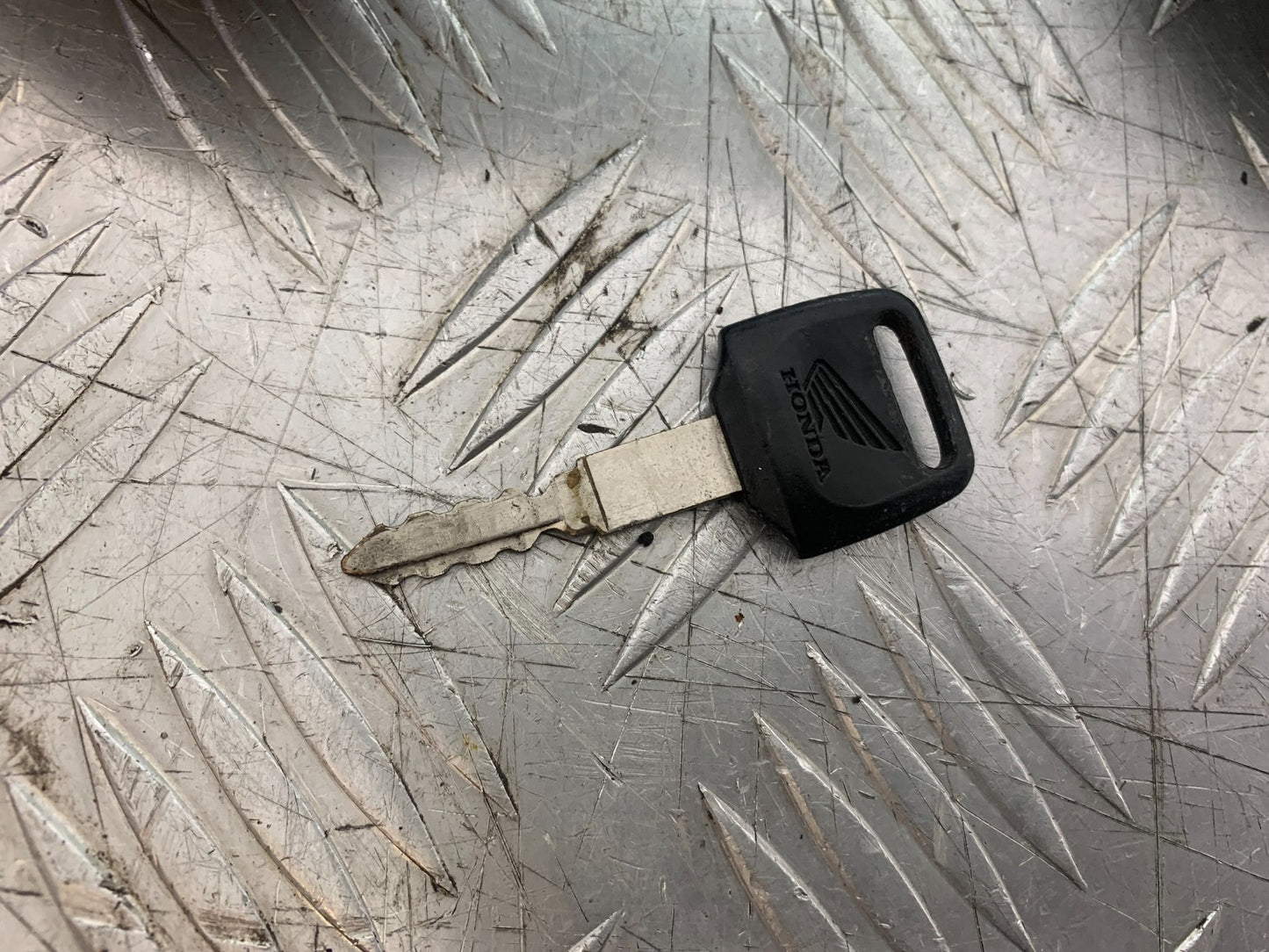 HONDA VFR800 PRE V-TEC LOCKS AND KEY YEAR 1998-2001 (CMB1233)