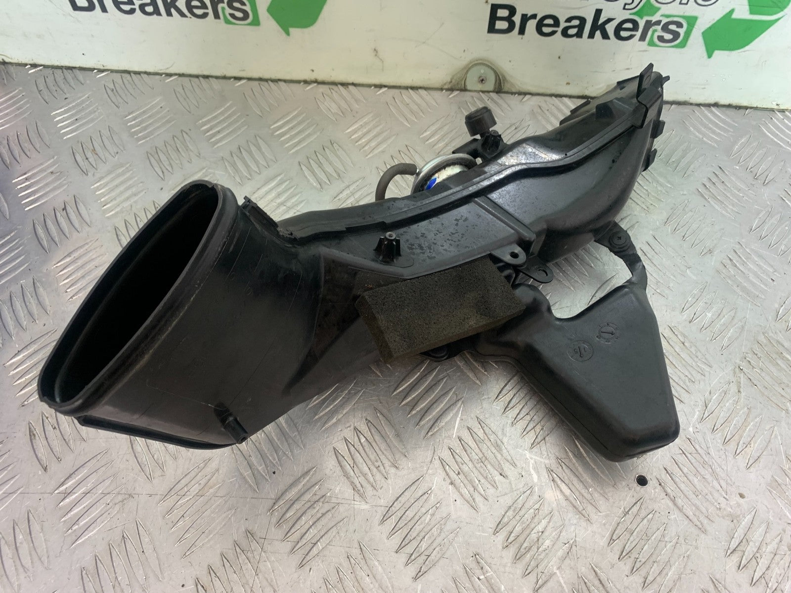 HONDA CBR1000 rr FIREBLADE LEFT AIR TUBE  YEAR 2012-2016 (CMB1198)