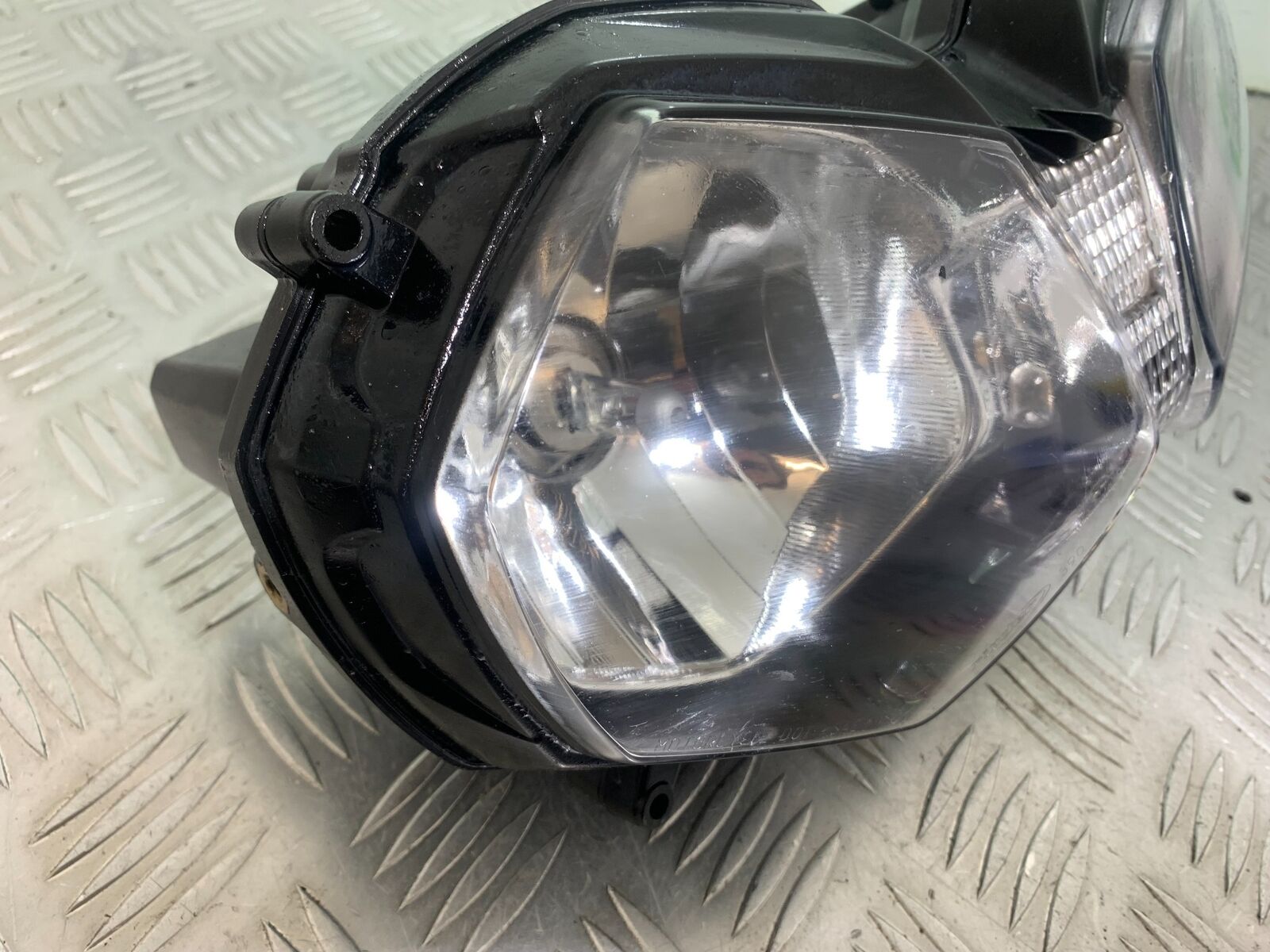 TRIUMPH TIGER 800 HEADLIGHT  YEAR 2011-2014 (CMB1113)