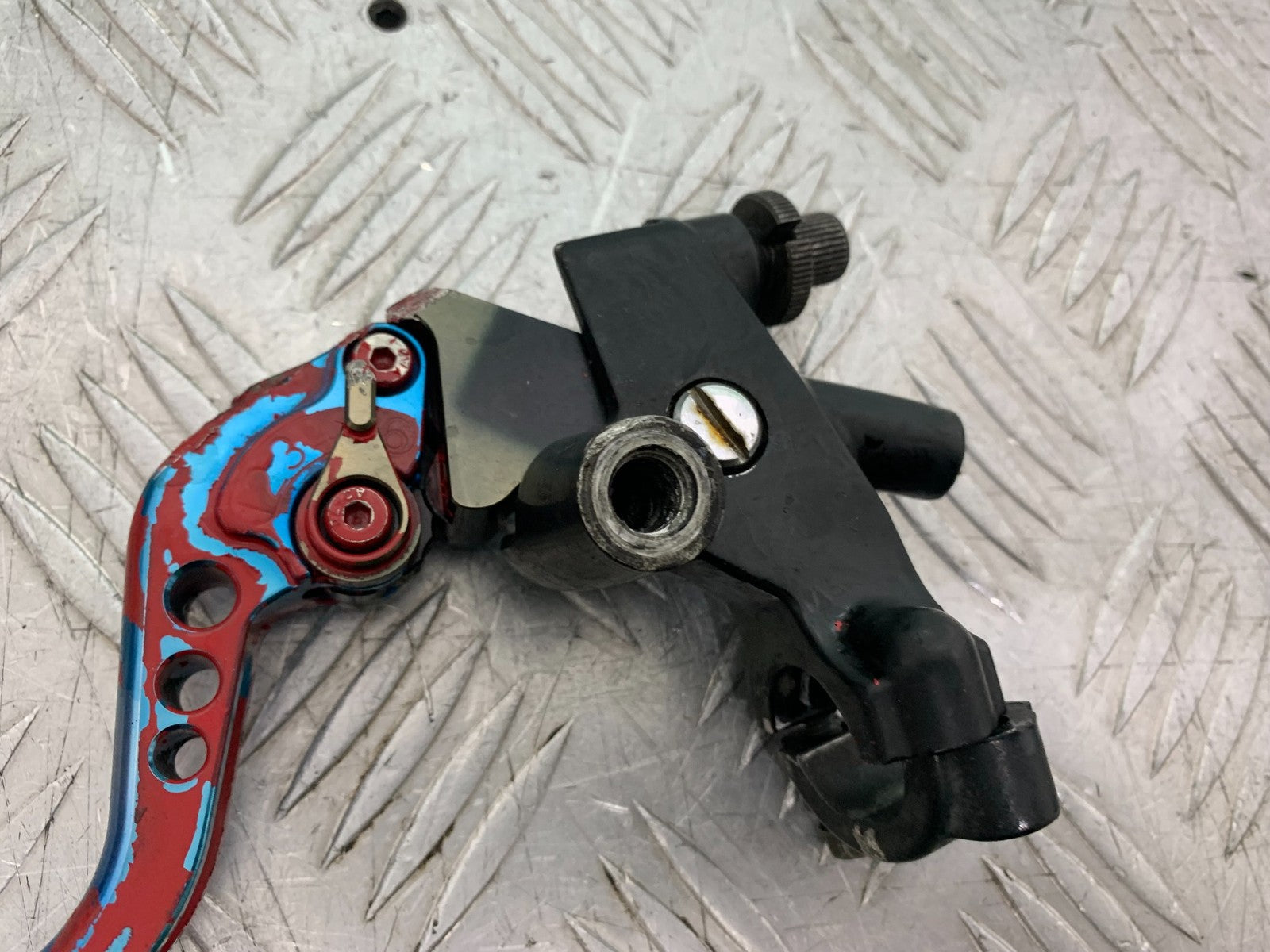 HONDA CB600 CB 600 HORNET CLUTCH LEVER AND BRACKET   YEAR 1998-2002 (CMB1297)