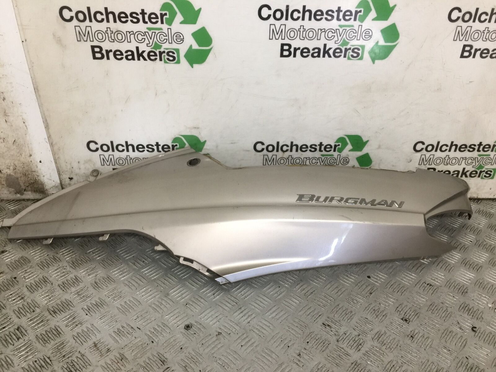 SUZUKI AN 250 BURGMAN LEFT SEAT PANEL YEAR 1999  (STOCK 881)