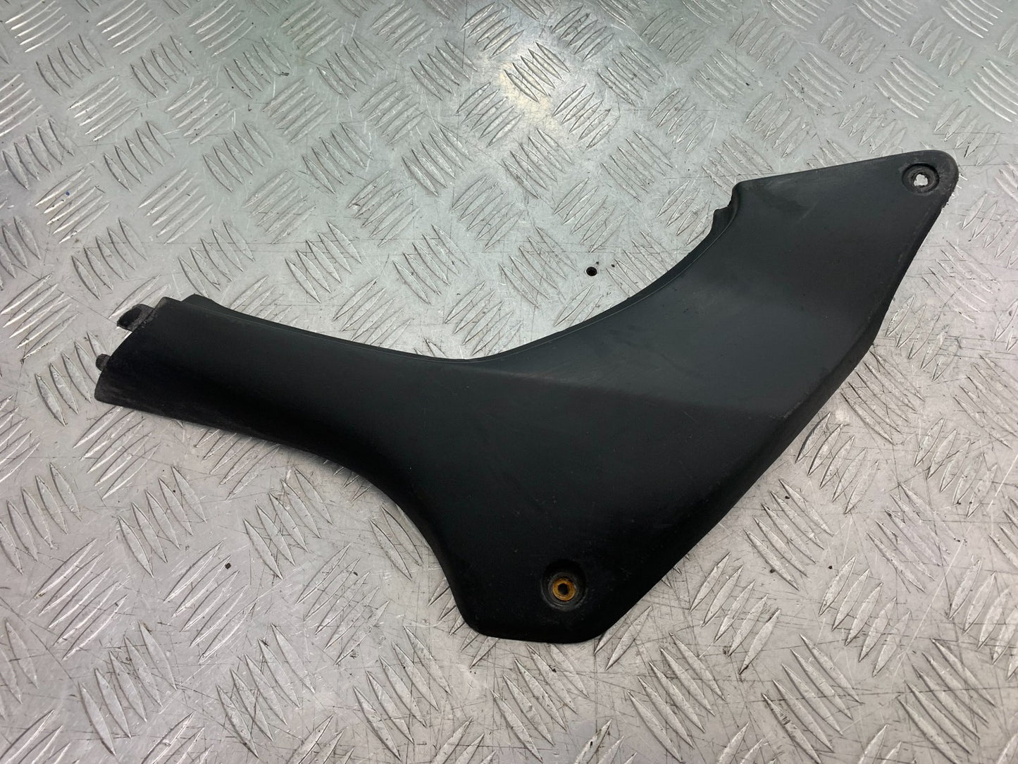 HONDA CB600 CB 600 HORNET RIGHT SEAT PANEL   YEAR 1998-2002 (CMB1297)